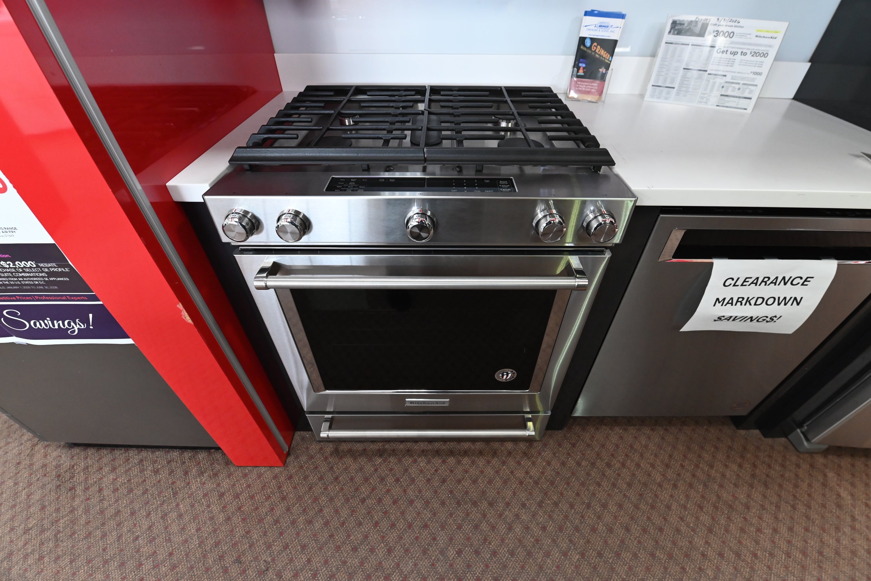 Luxury professional 30 inch slide in gas cooktop showing five continuous burners with central oval grate