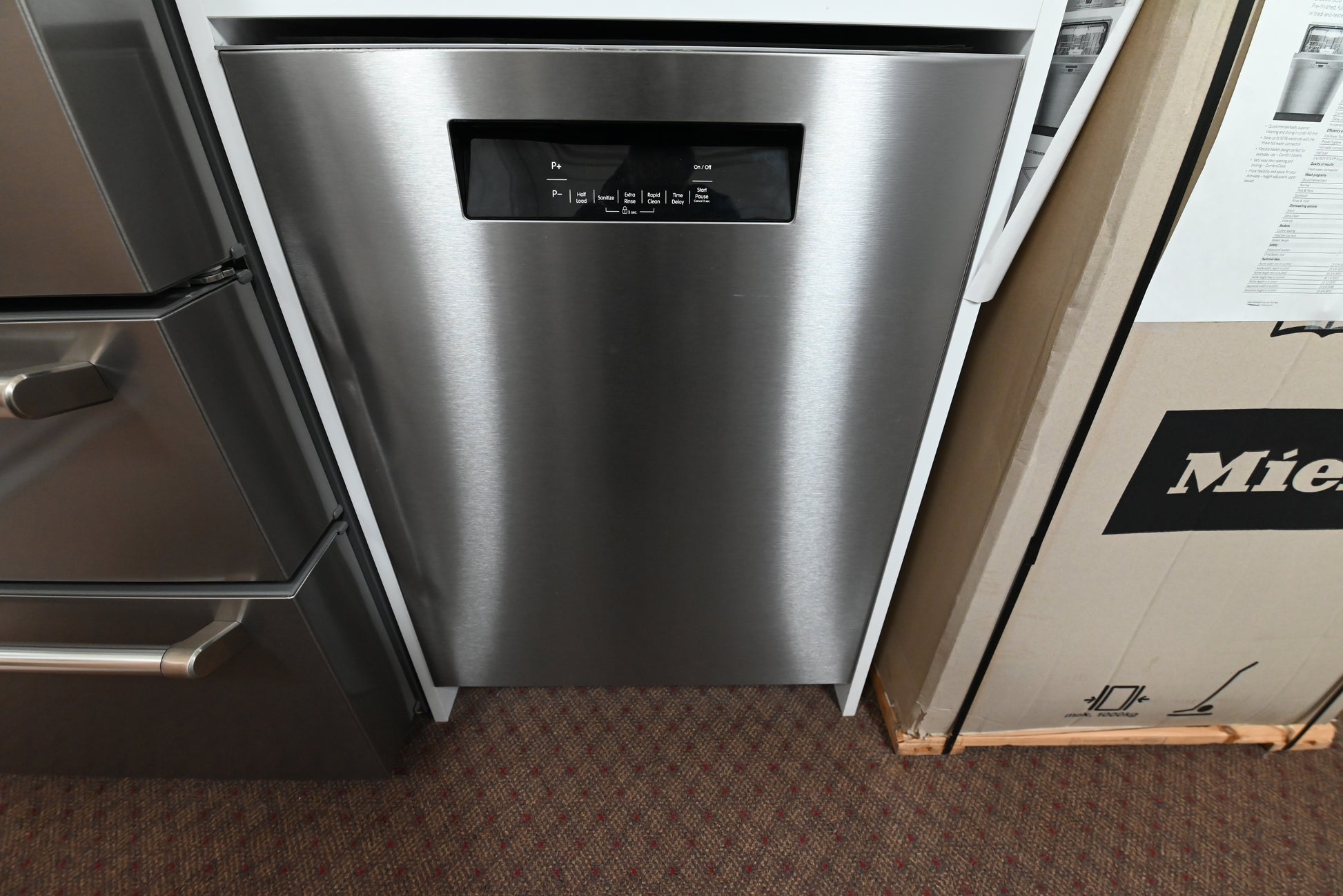 Blomberg DWT52600SSIH 24 inch built in front control dishwasher front view premium fingerprint free stainless steel