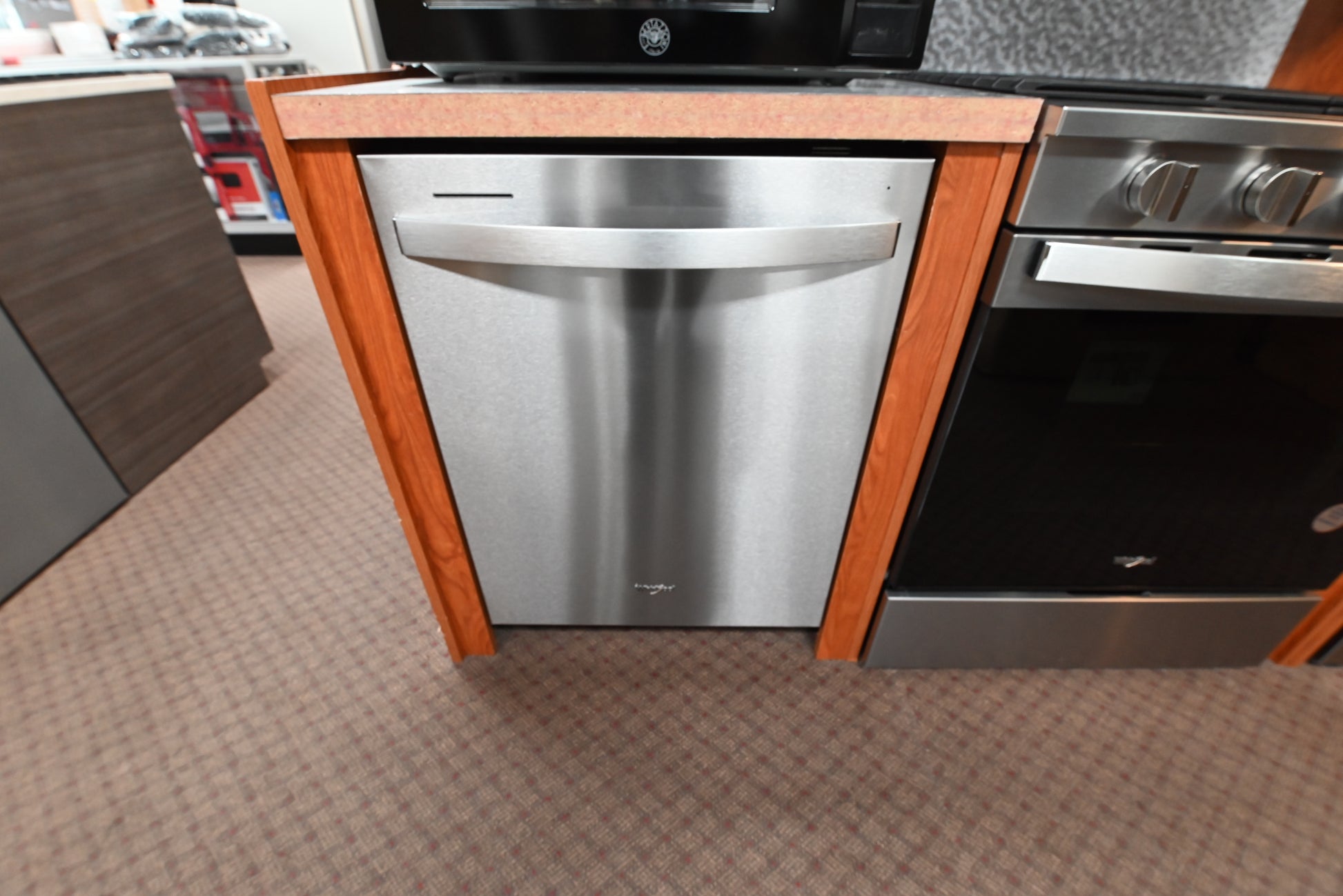 Whirlpool 24 inch built in top control stainless steel dishwasher WDT750SAKZ
