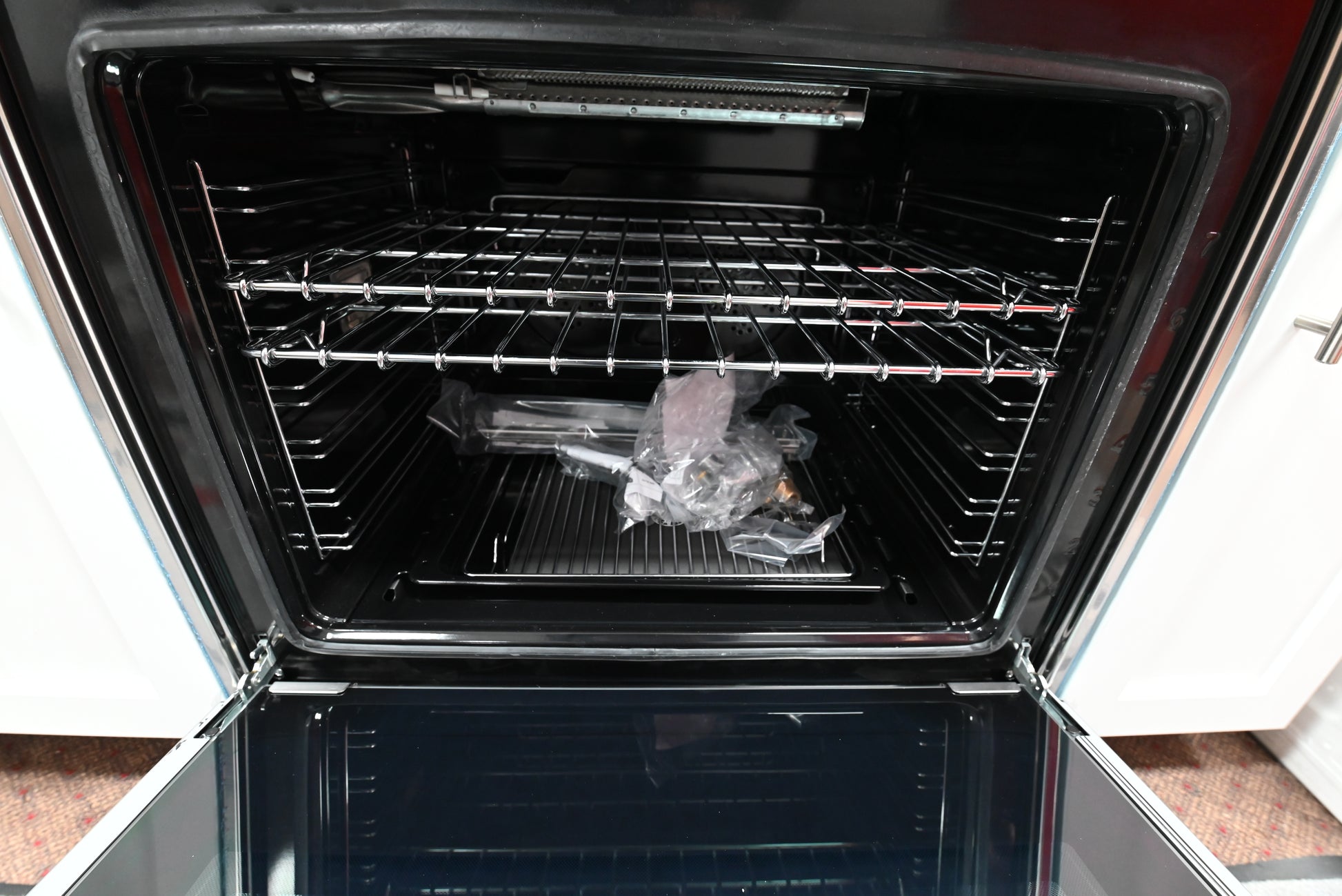 Luxury 30 inch pro gas range cooktop showing four solid brass burners and cast iron grates