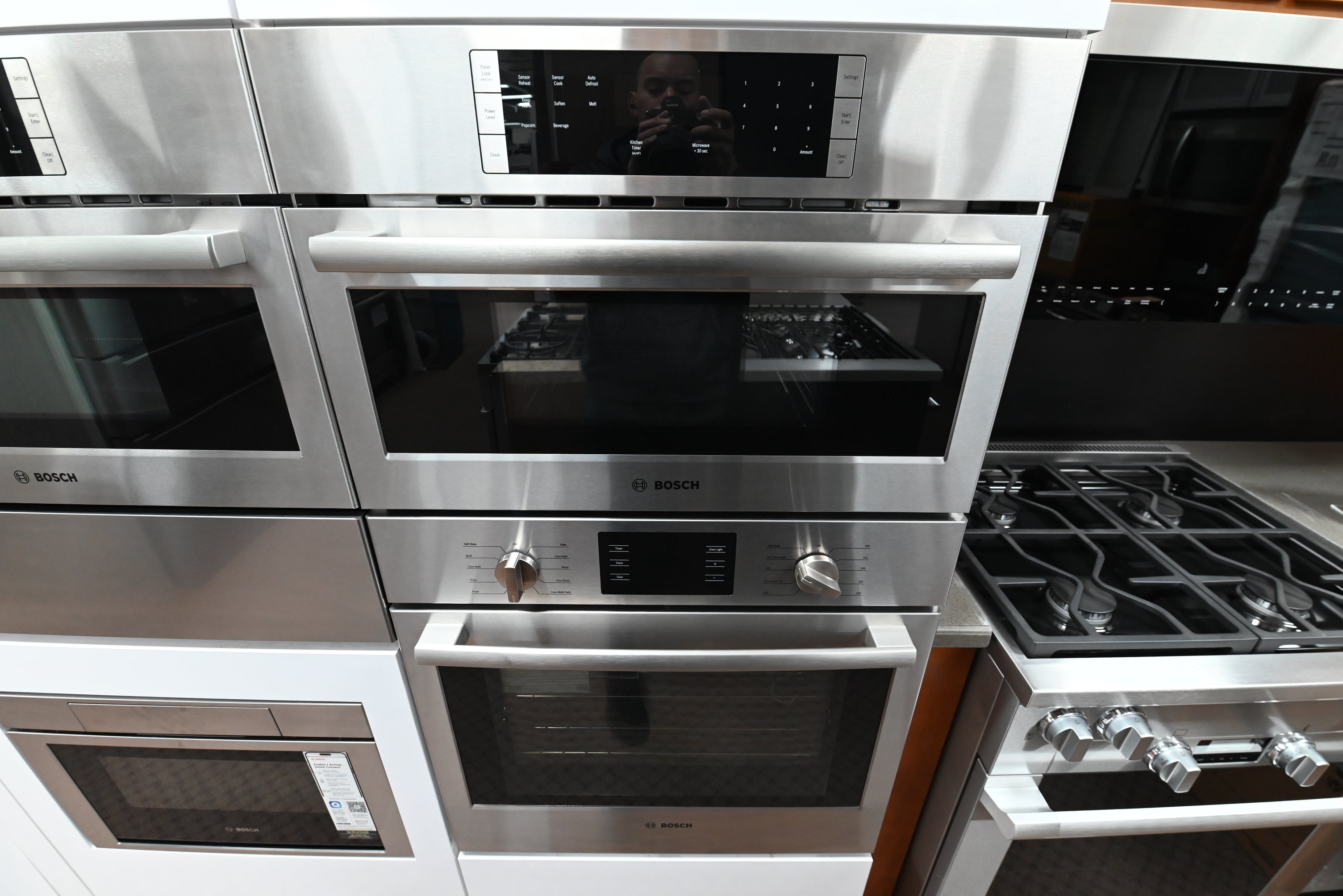 Bosch HBL57M52UC 500 Series 30 inch built in microwave combination wall oven tower front view