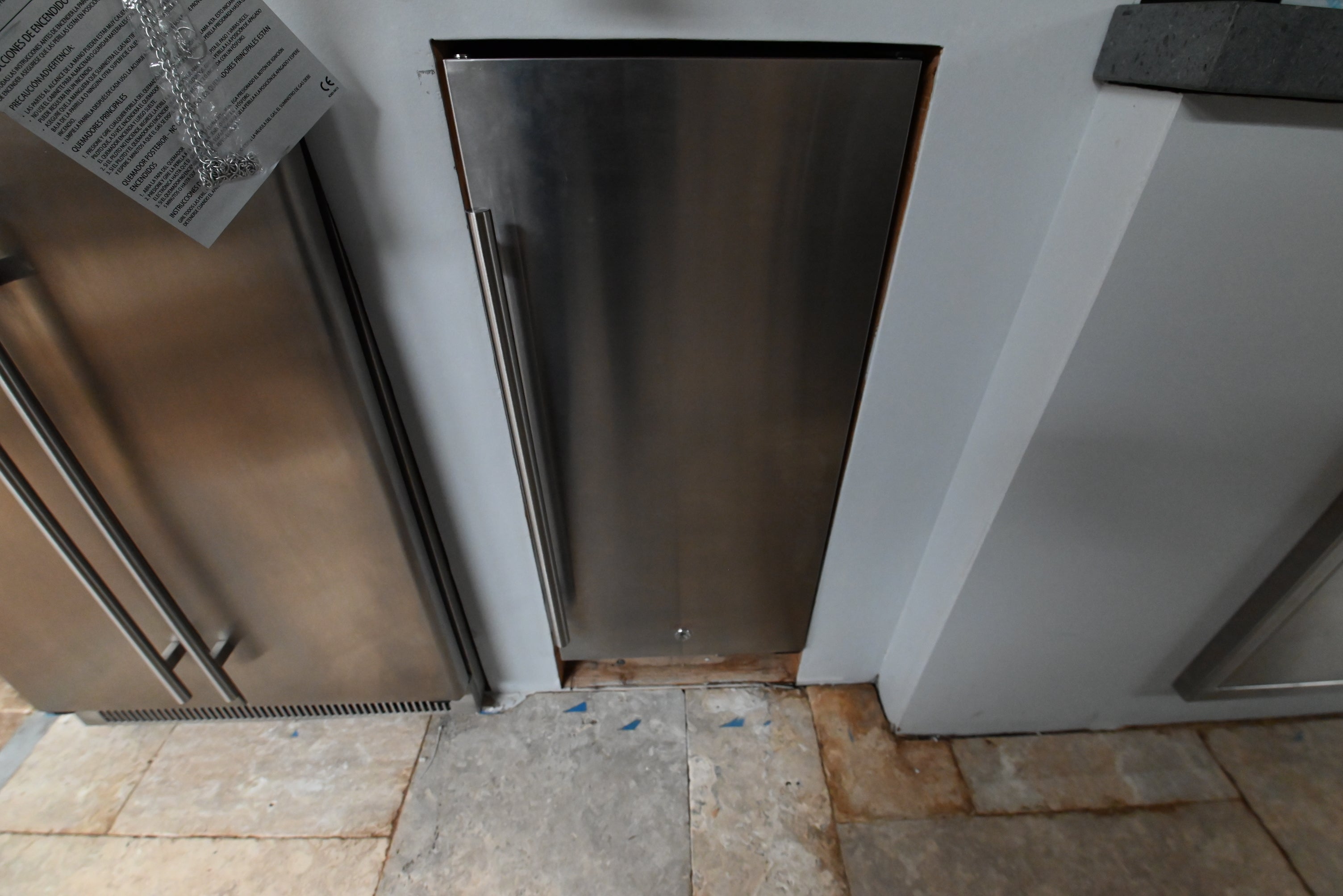 Weather-resistant stainless steel under-counter outdoor drink cooler