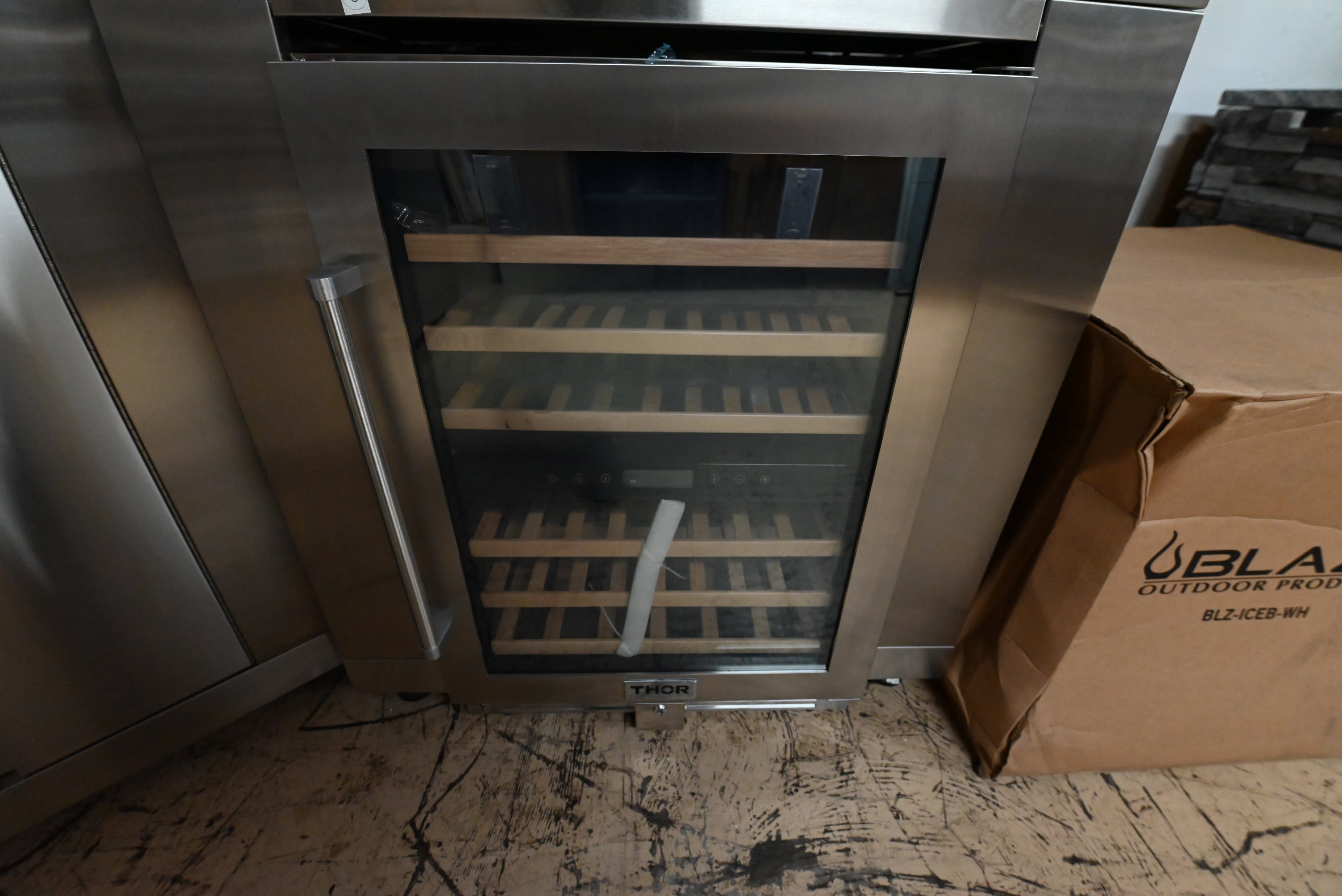 Thor Kitchen 24 inch professional wine cooler and beverage center TWC2401DO