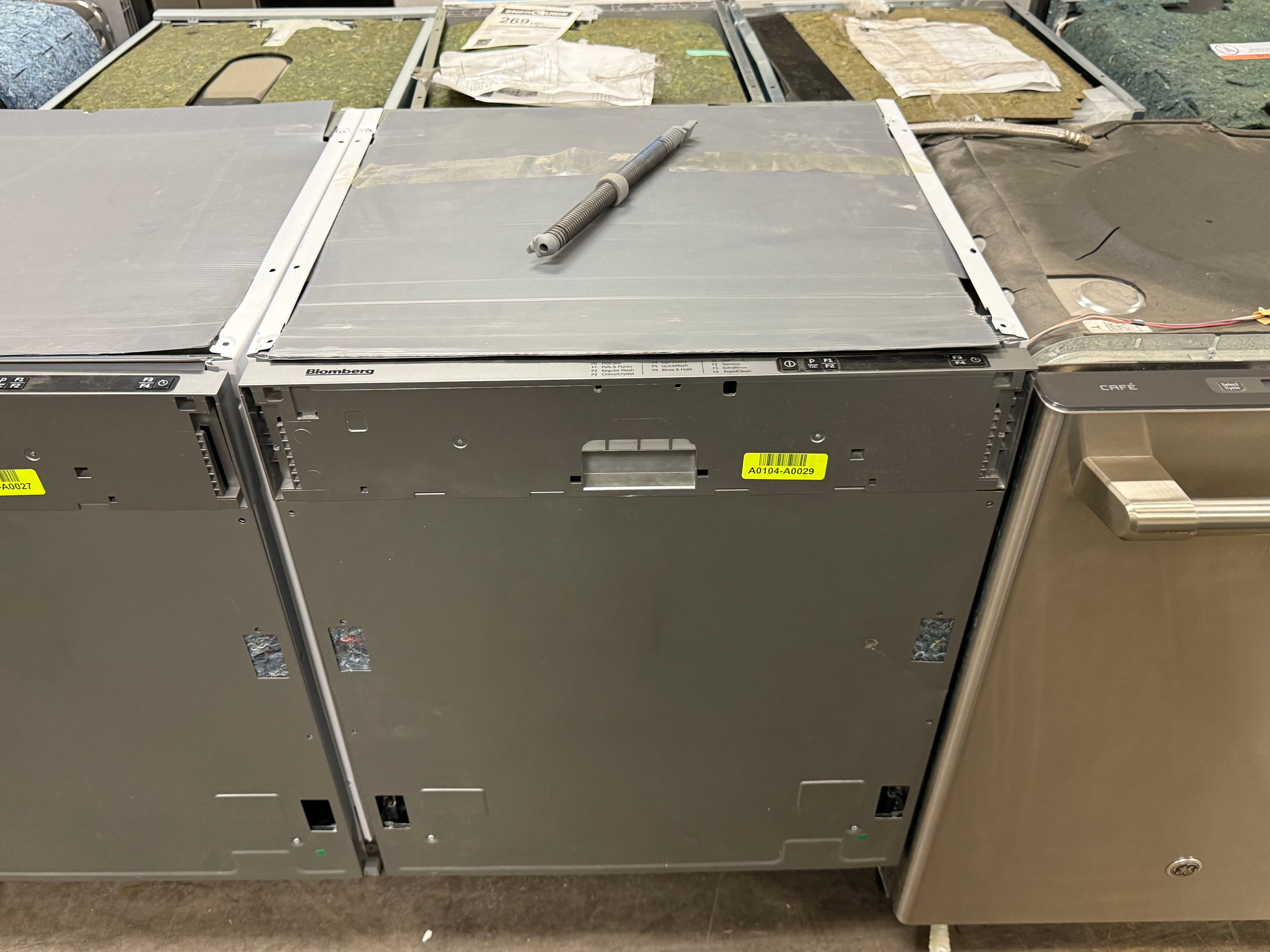 Blomberg DWT 51600 FBI 24" Panel Ready Dishwasher, Open Box