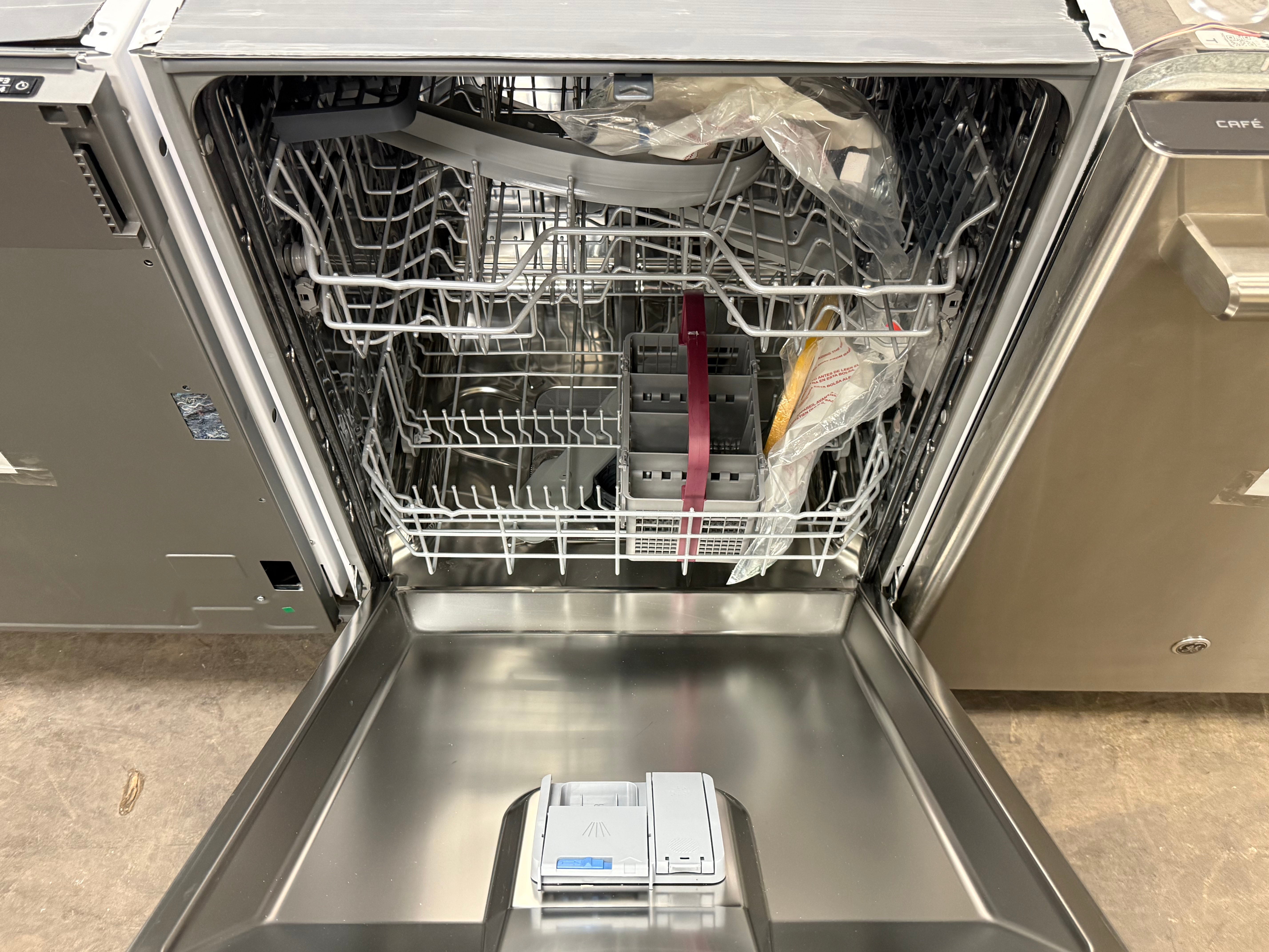 Blomberg DWT 51600 FBI 24" Panel Ready Dishwasher, Open Box
