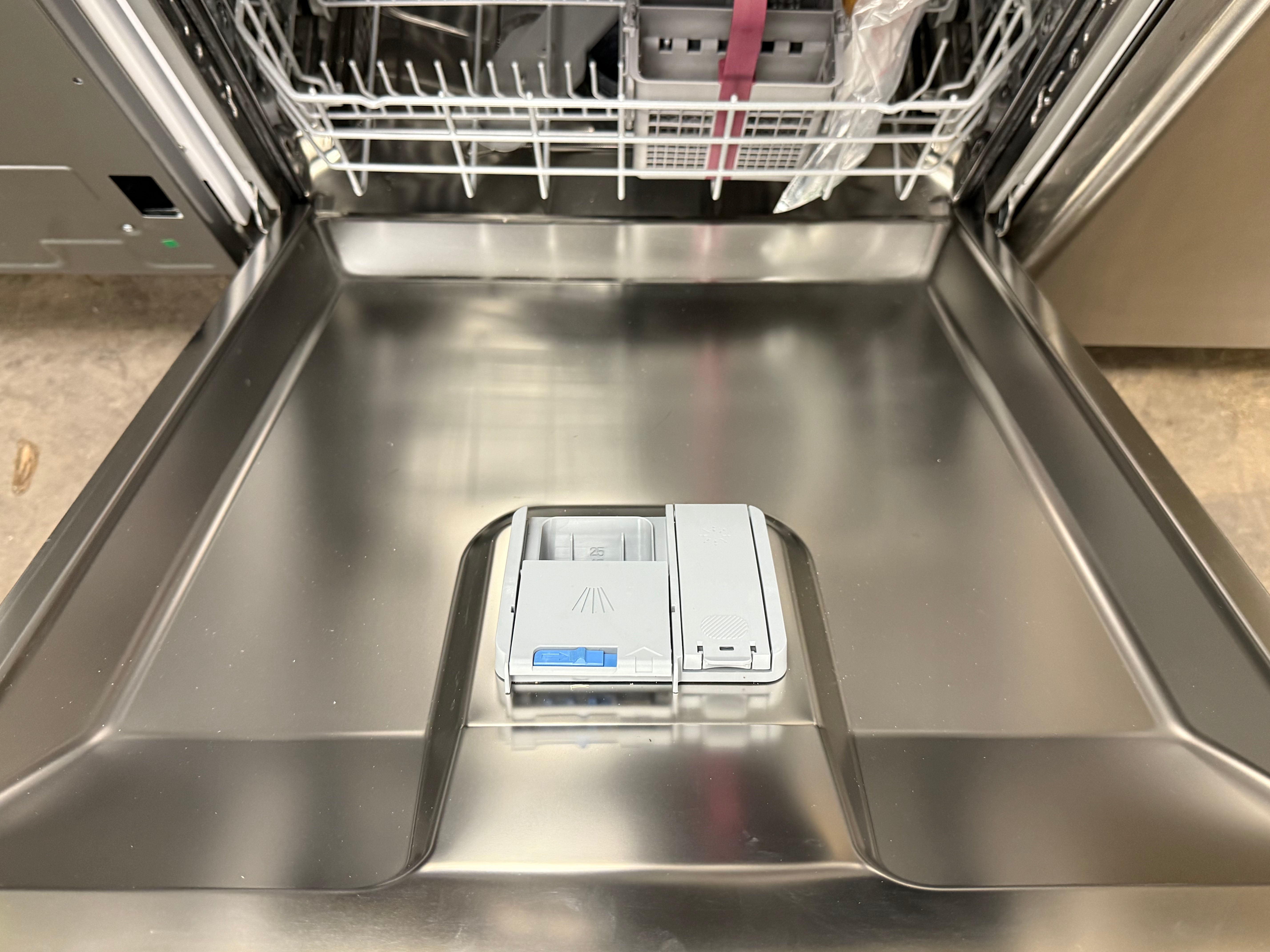 Blomberg DWT 51600 FBI 24" Panel Ready Dishwasher, Open Box