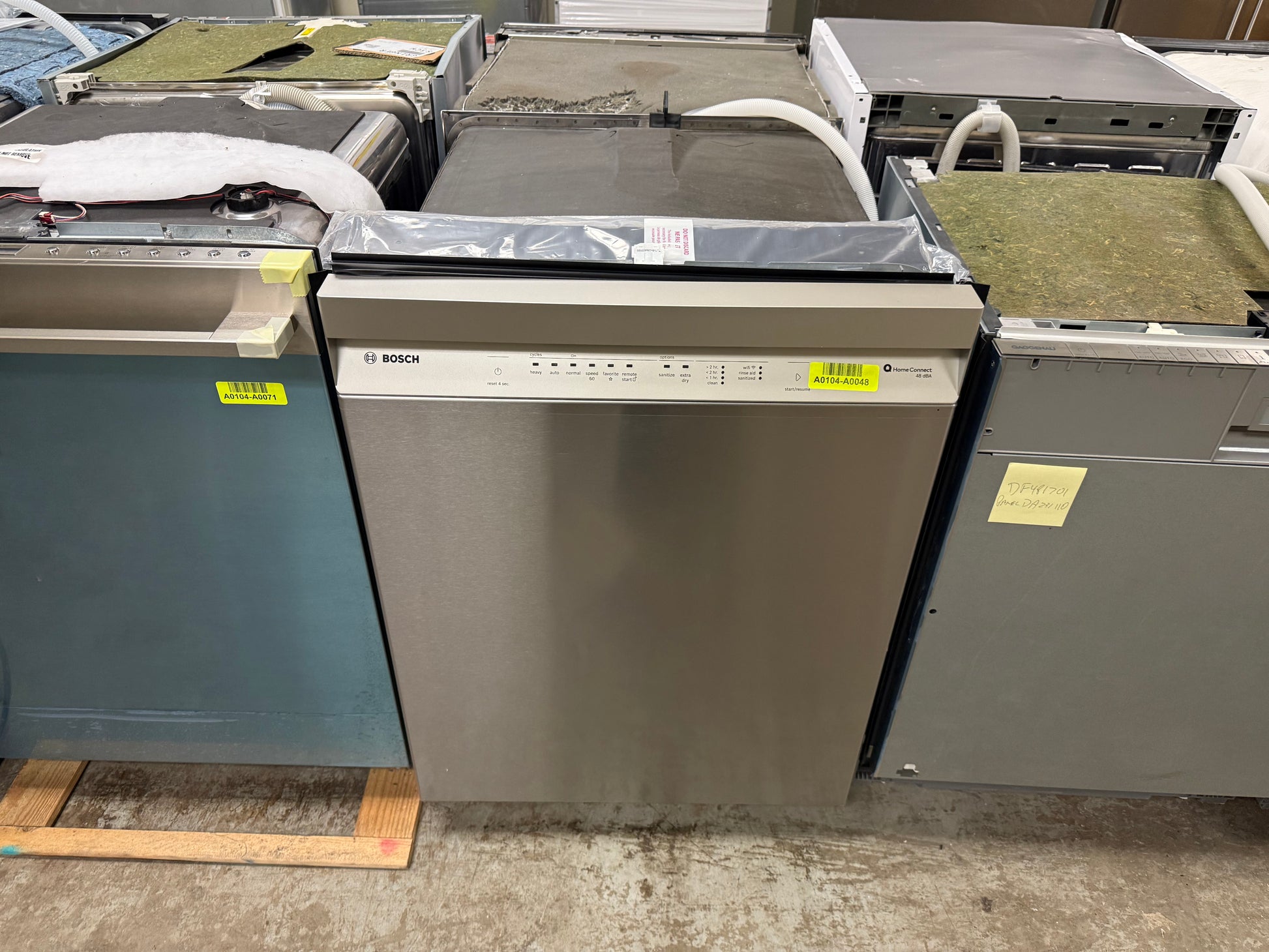 Bosch 100 Series SHE41CM5N 24" Stainless Steel Dishwasher, 2024, Open Box