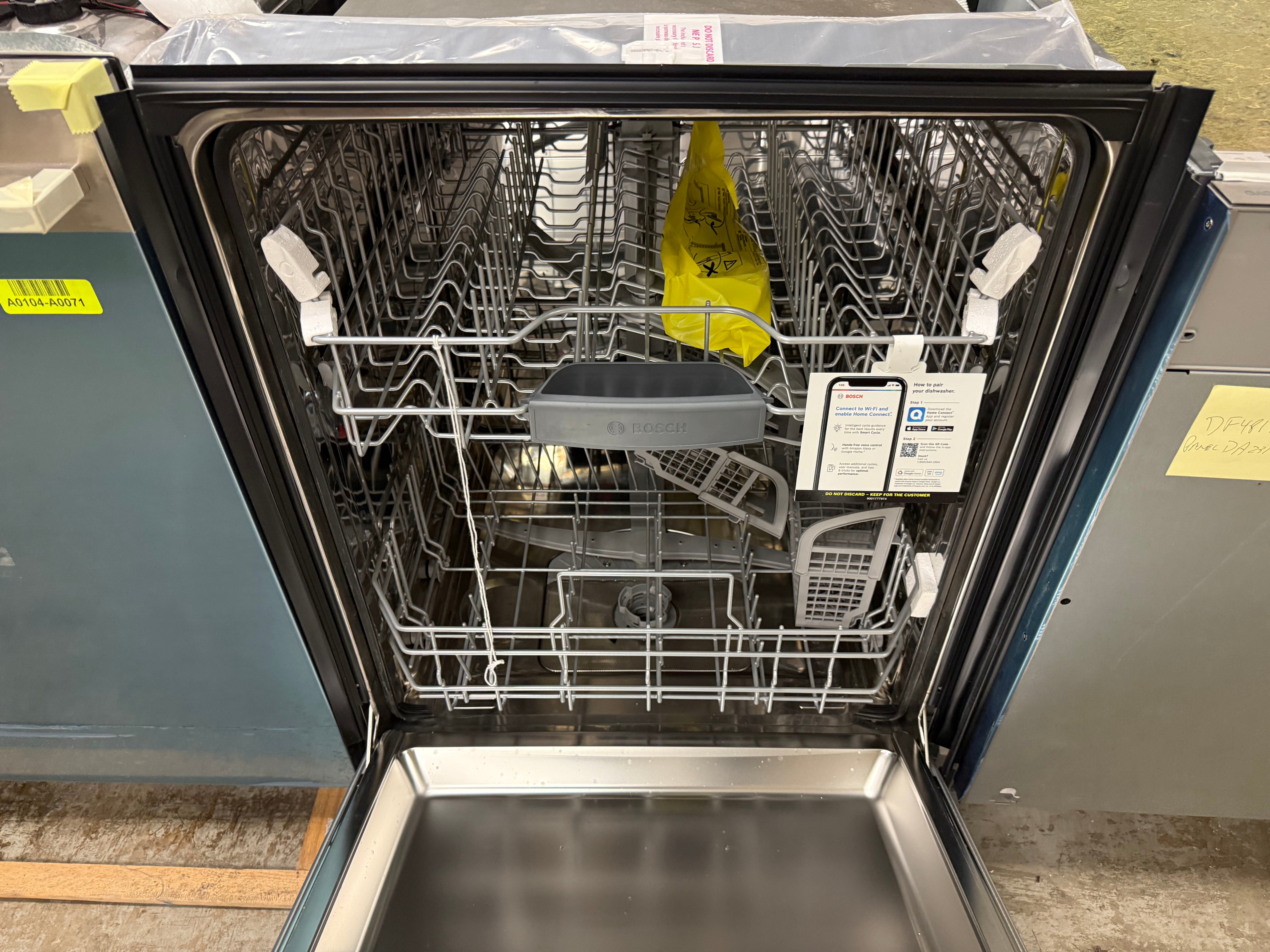 Bosch 100 Series SHE41CM5N 24" Stainless Steel Dishwasher, 2024, Open Box