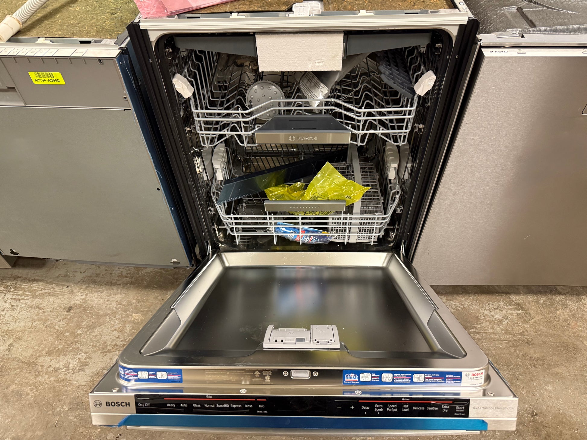 Bosch Benchmark Series SHX89PW75N 24" Stainless Steel Dishwasher