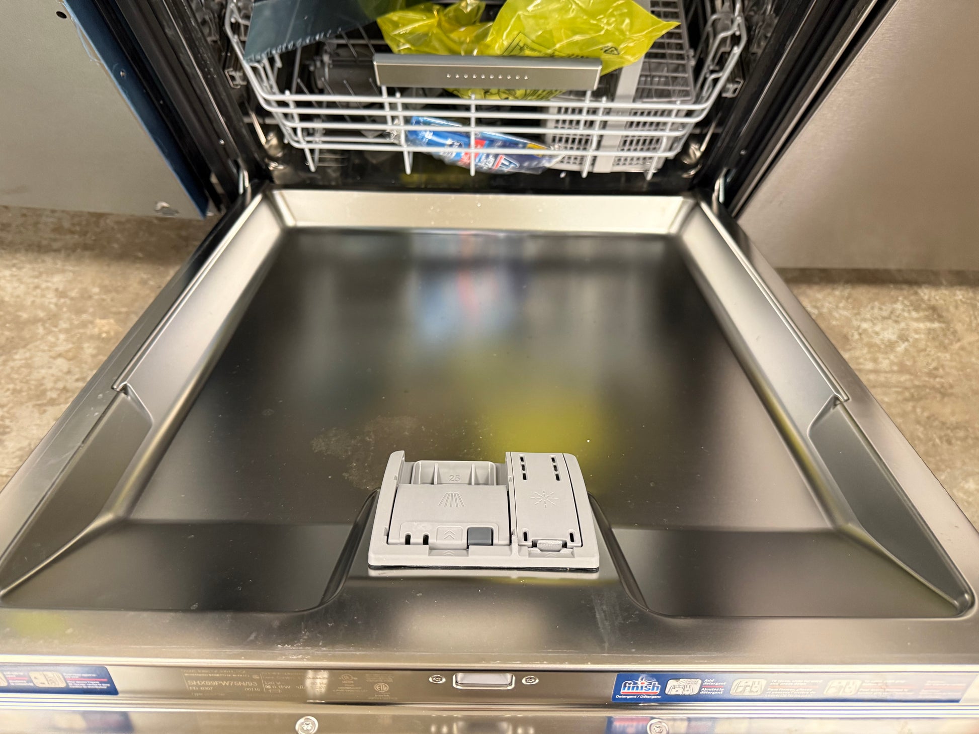 Bosch Benchmark Series SHX89PW75N 24" Stainless Steel Dishwasher