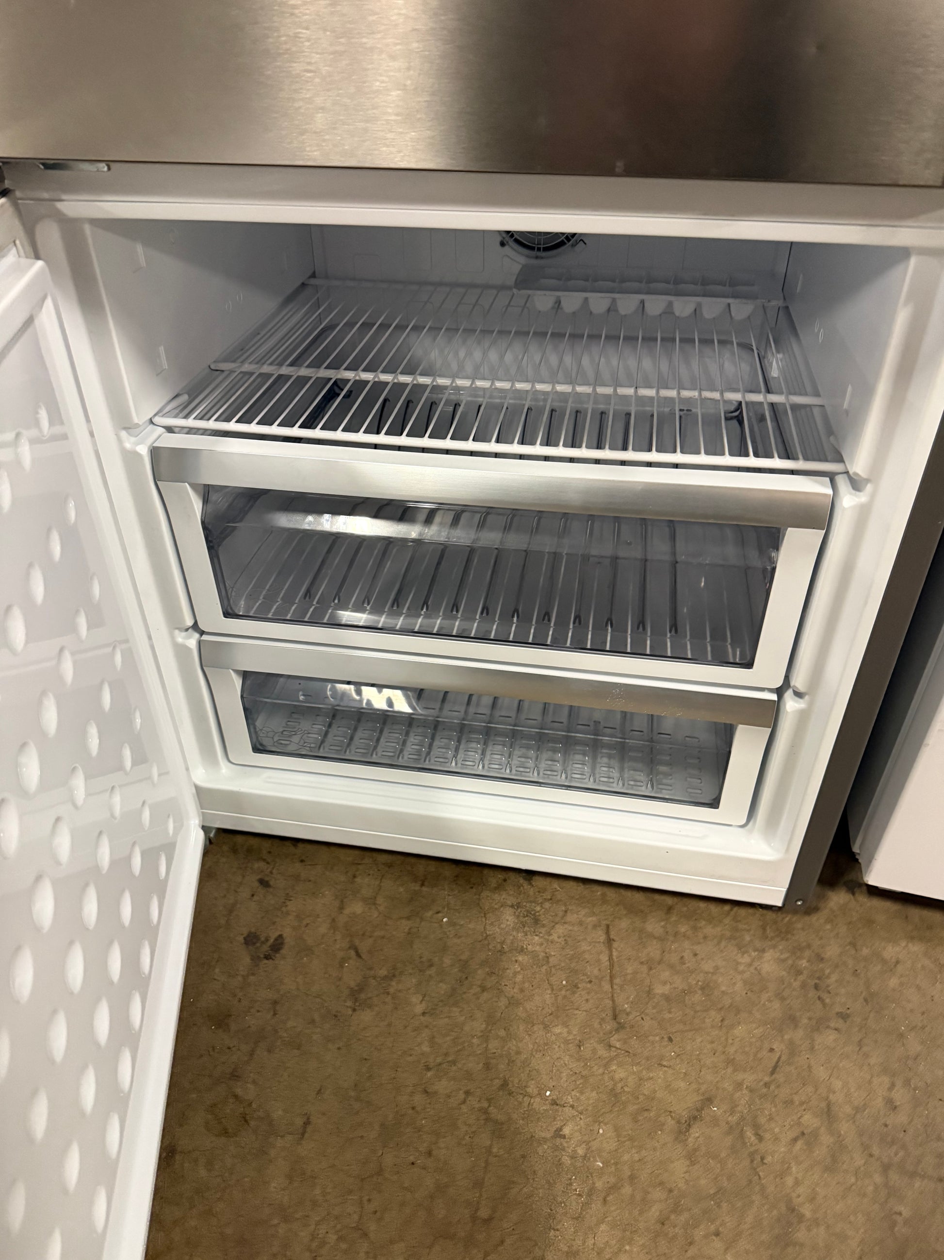 Blomberg BRFB1812SSLN 30" Stainless Steel Bottom Freezer Refrigerator