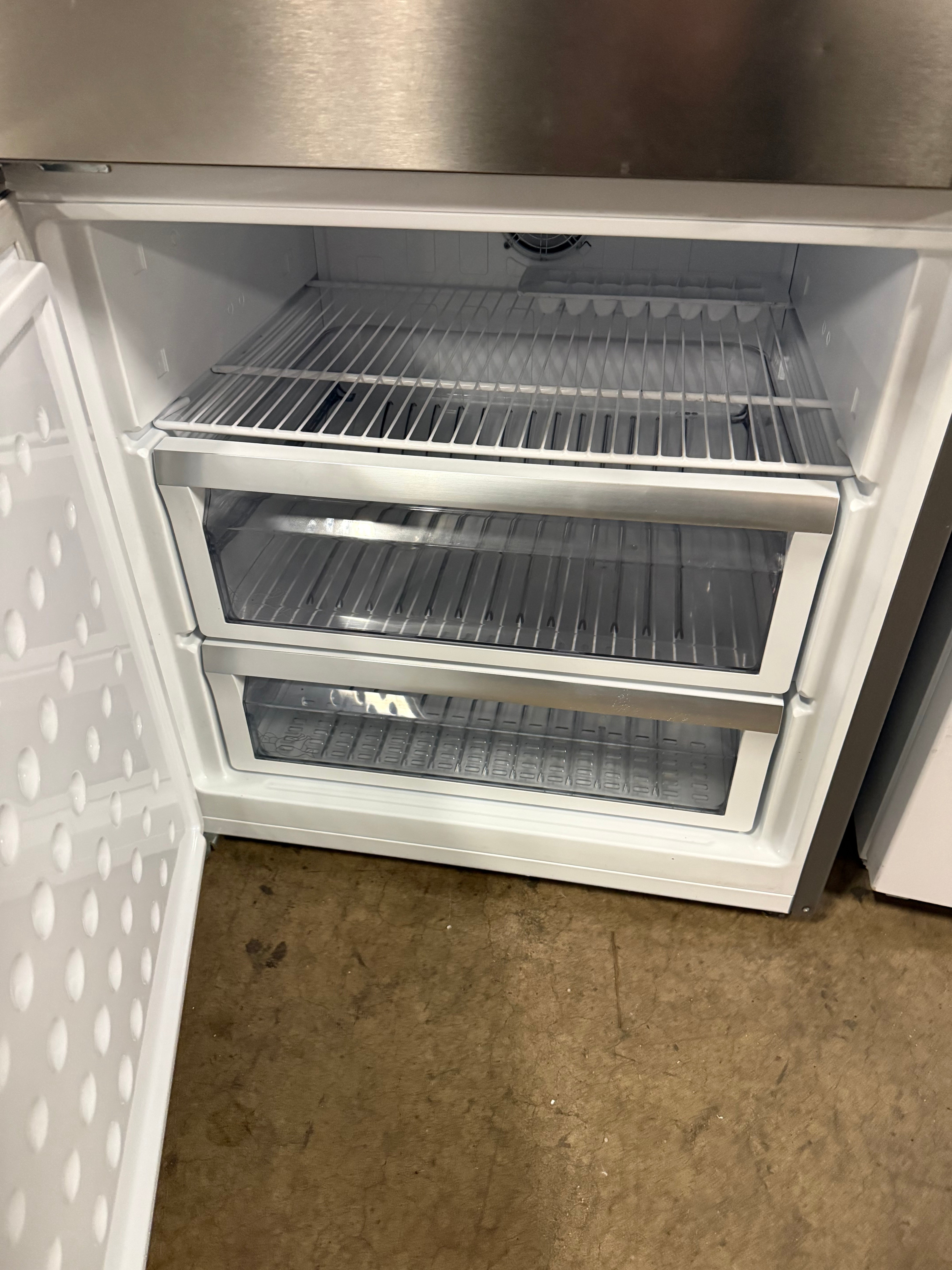 Blomberg BRFB1812SSLN 30" Stainless Steel Bottom Freezer Refrigerator