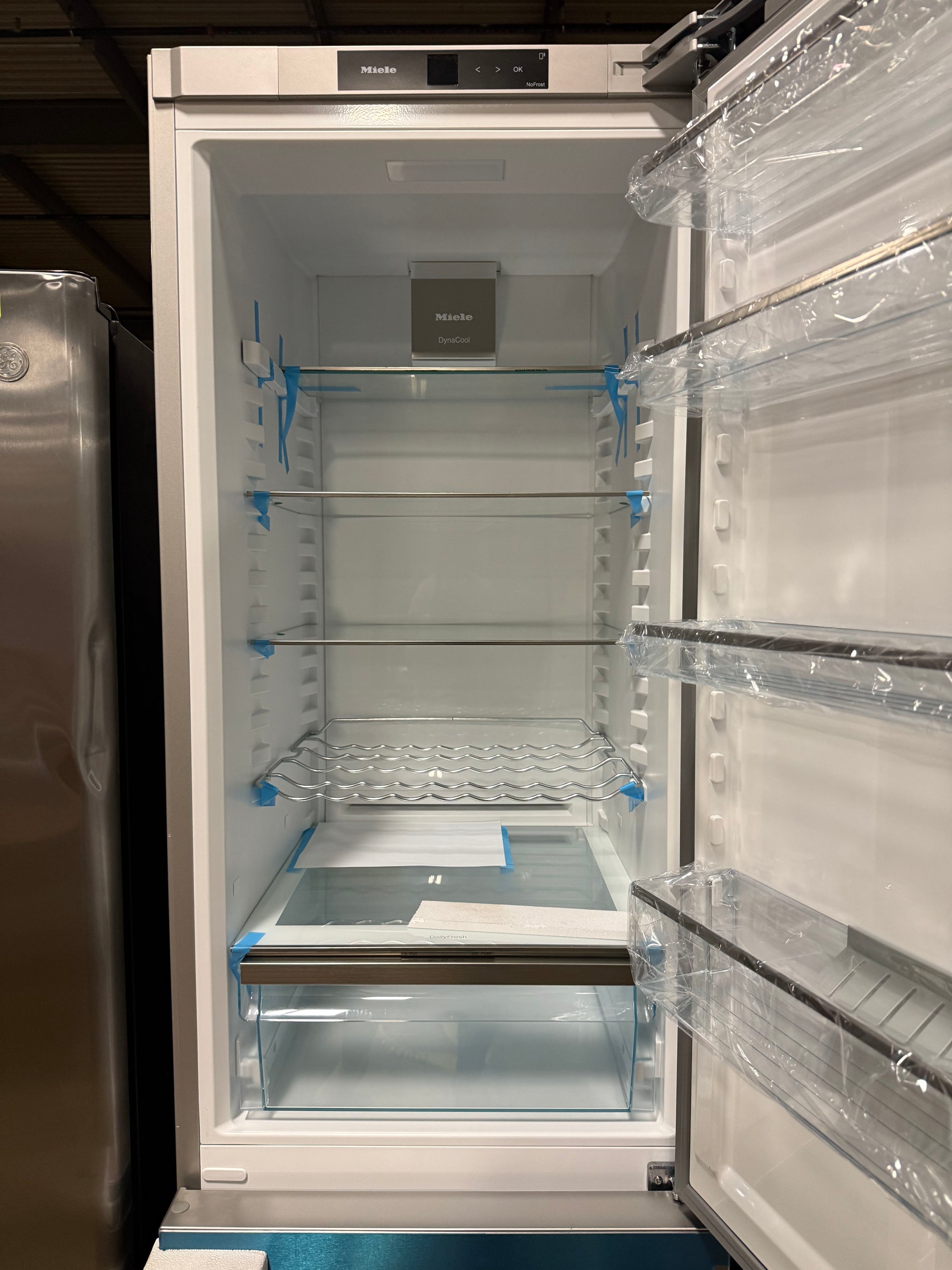 Miele KFN 4799 DDE 24" Stainless Steel Bottom Freezer Smart Refrigerator