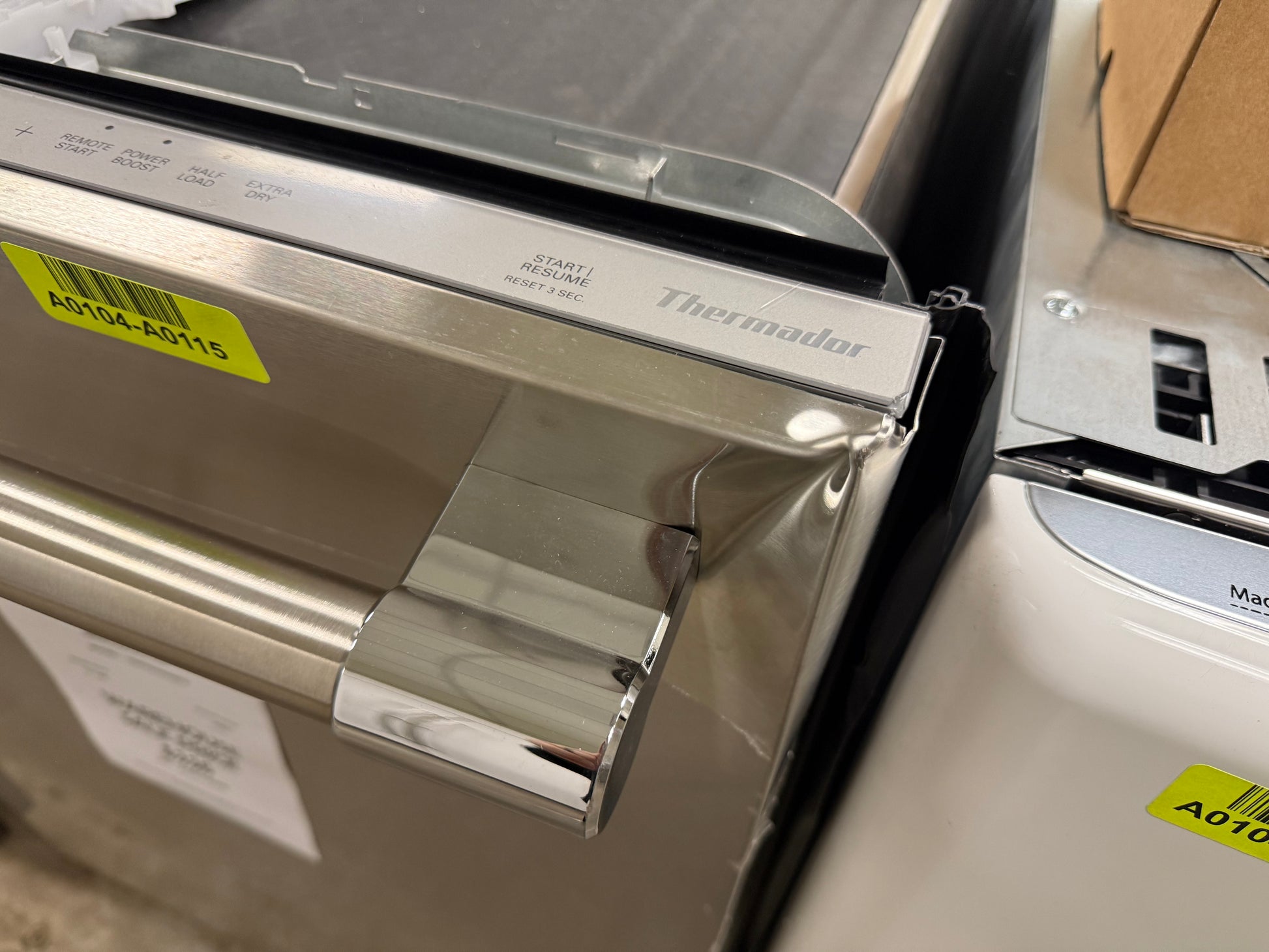 Thermador Emerald Series DWHD650WFP 24" Stainless Steel Dishwasher