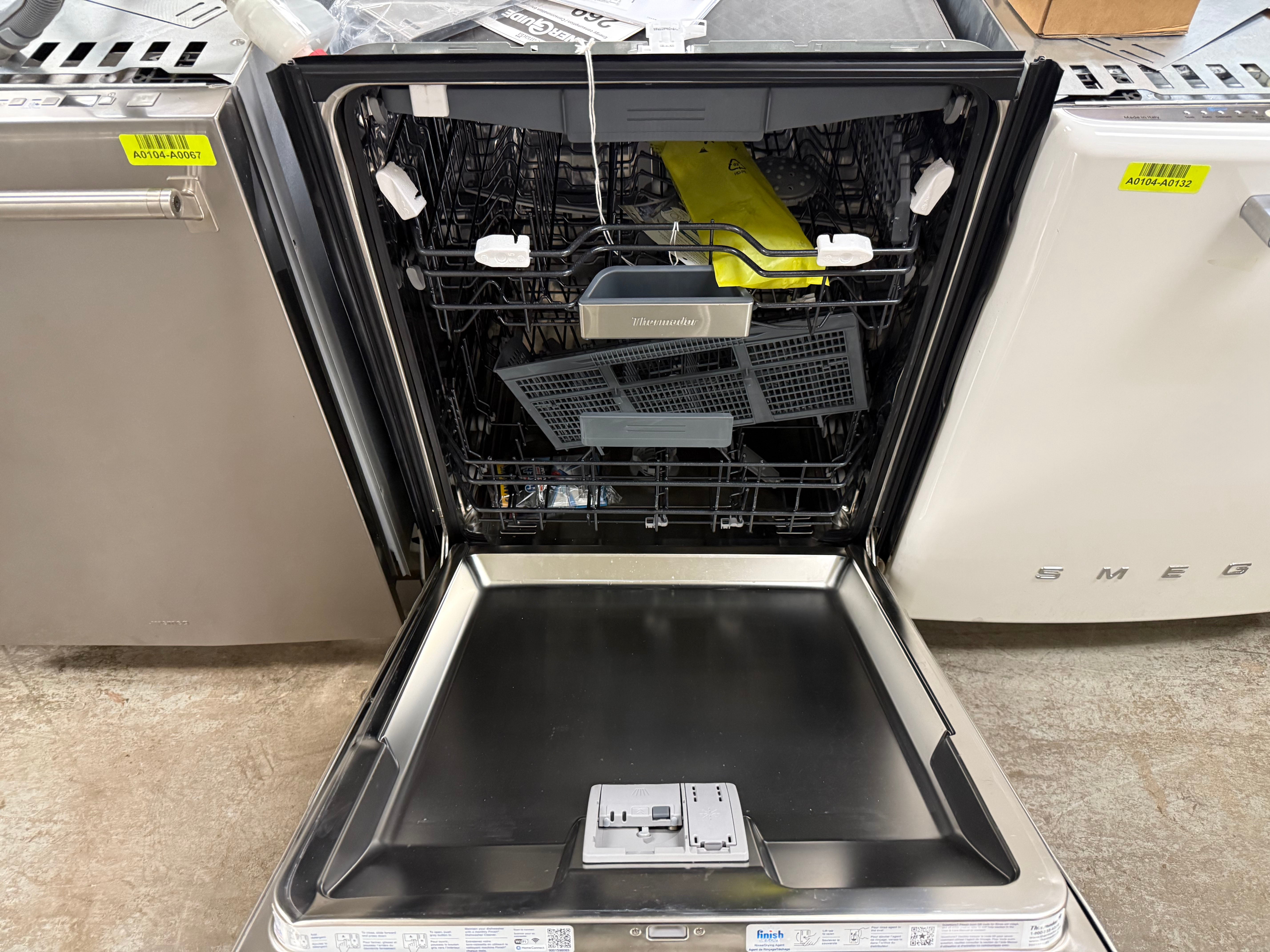 Thermador Emerald Series DWHD650WFP 24" Stainless Steel Dishwasher