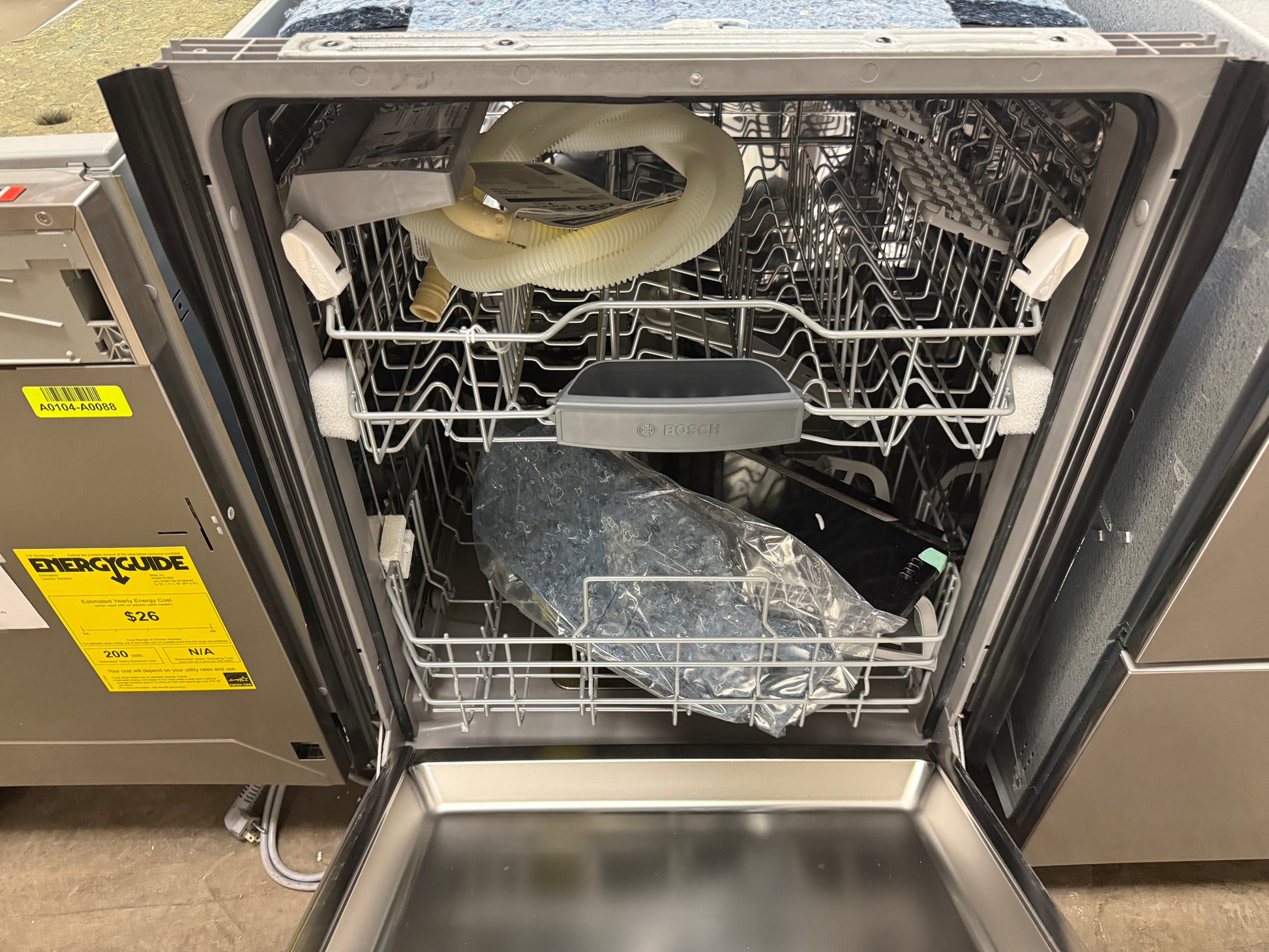 Bosch 100 Series SHEM3AY55N 24" Stainless Steel Dishwasher