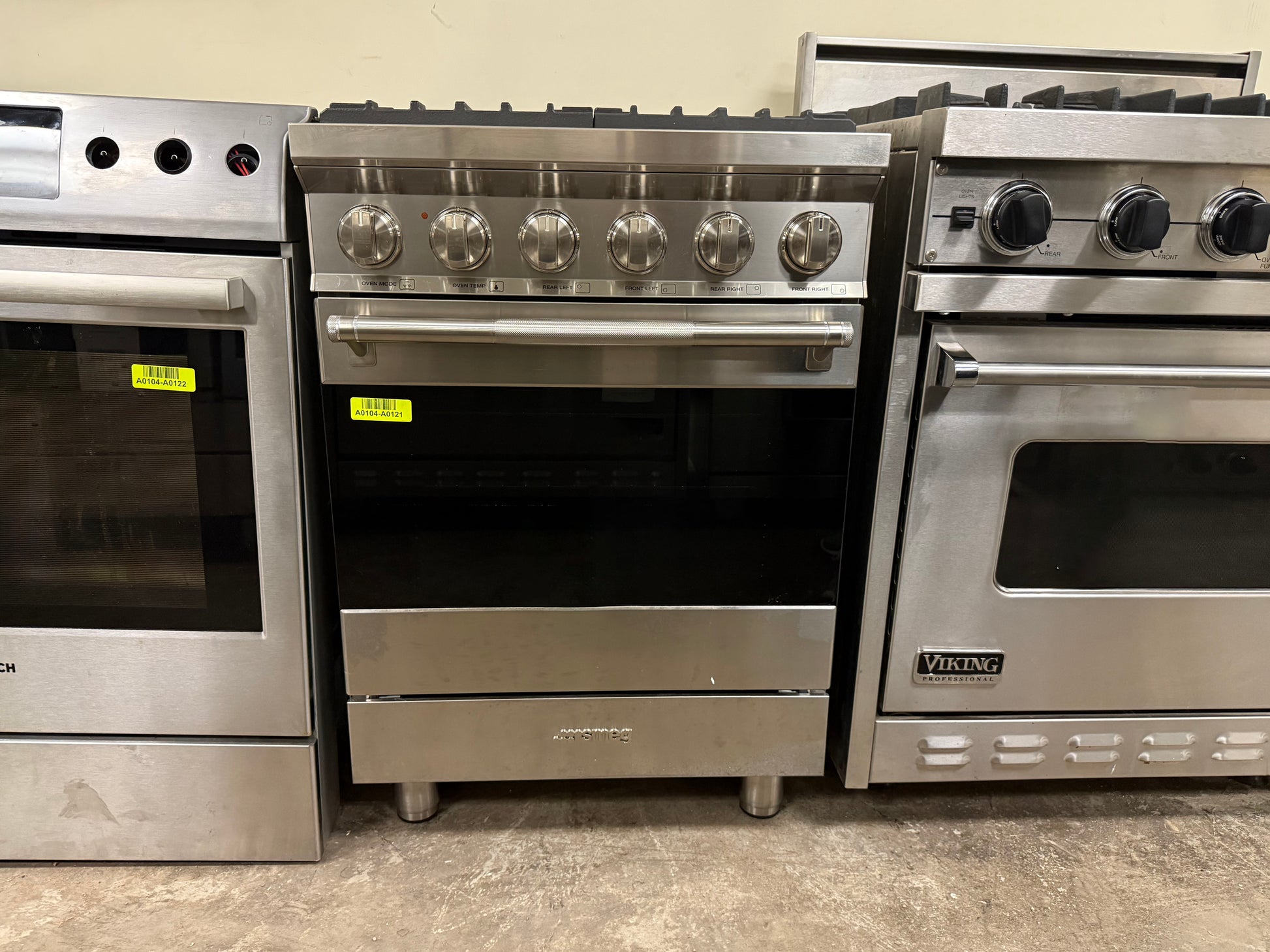 Smeg SPR24UGGX 24" Stainless Steel Freestanding Gas Range