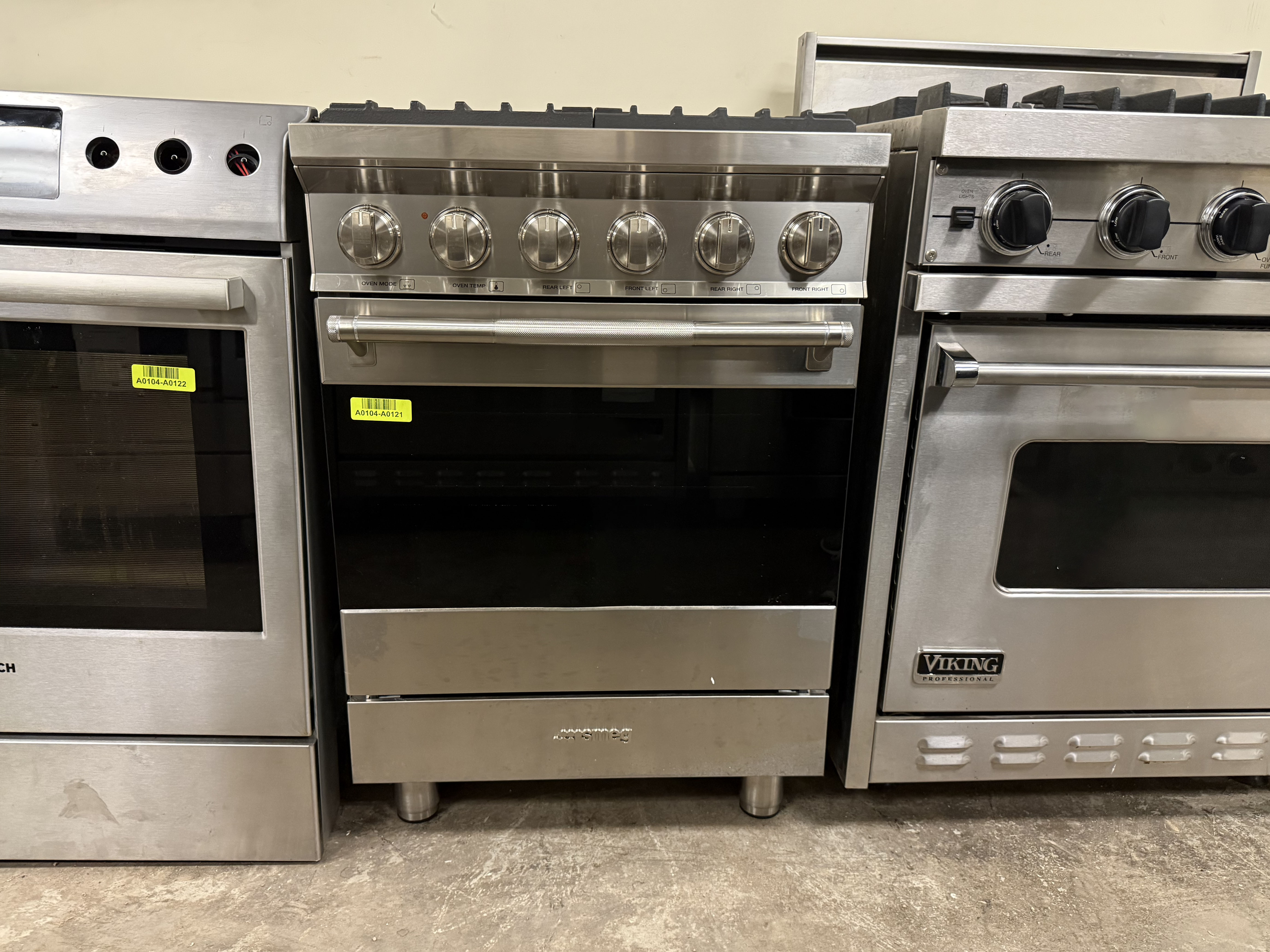 Smeg SPR24UGGX 24" Stainless Steel Freestanding Gas Range