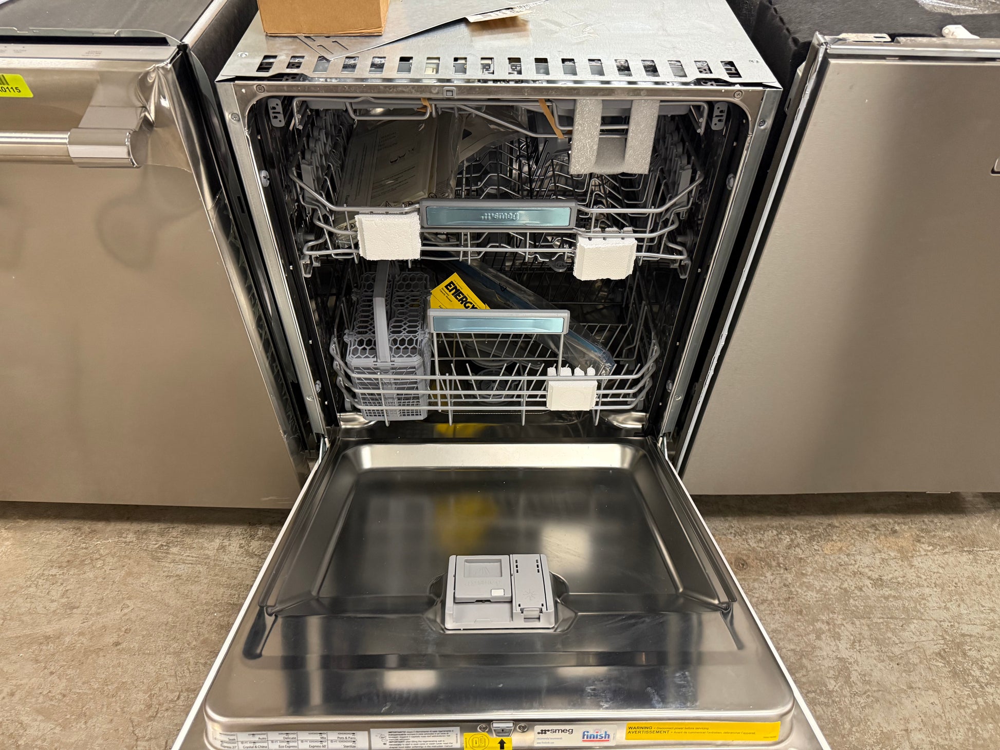 Smeg 50's Retro Design STU2FABWH2 24" White Dishwasher