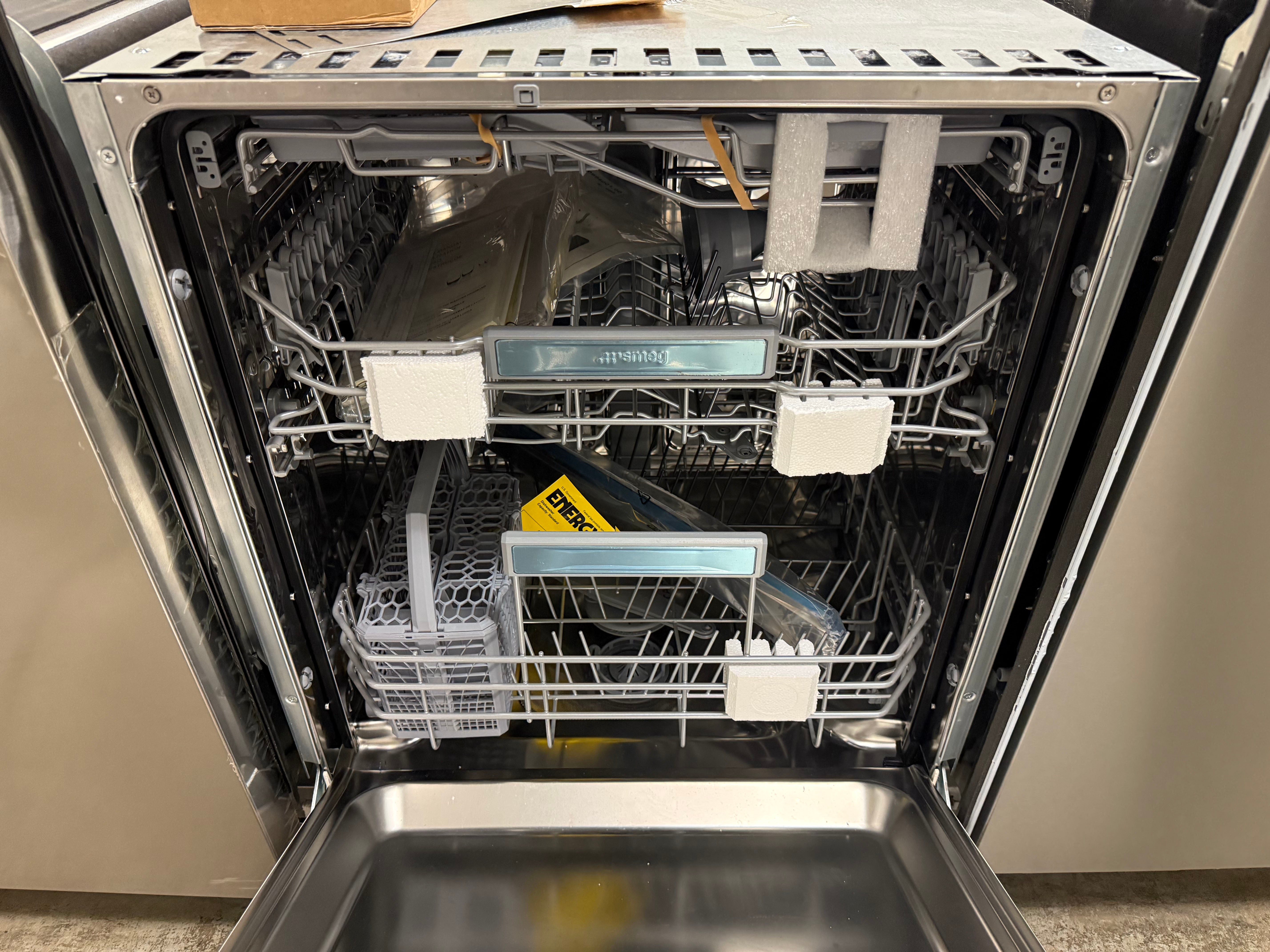 Smeg 50's Retro Design STU2FABWH2 24" White Dishwasher