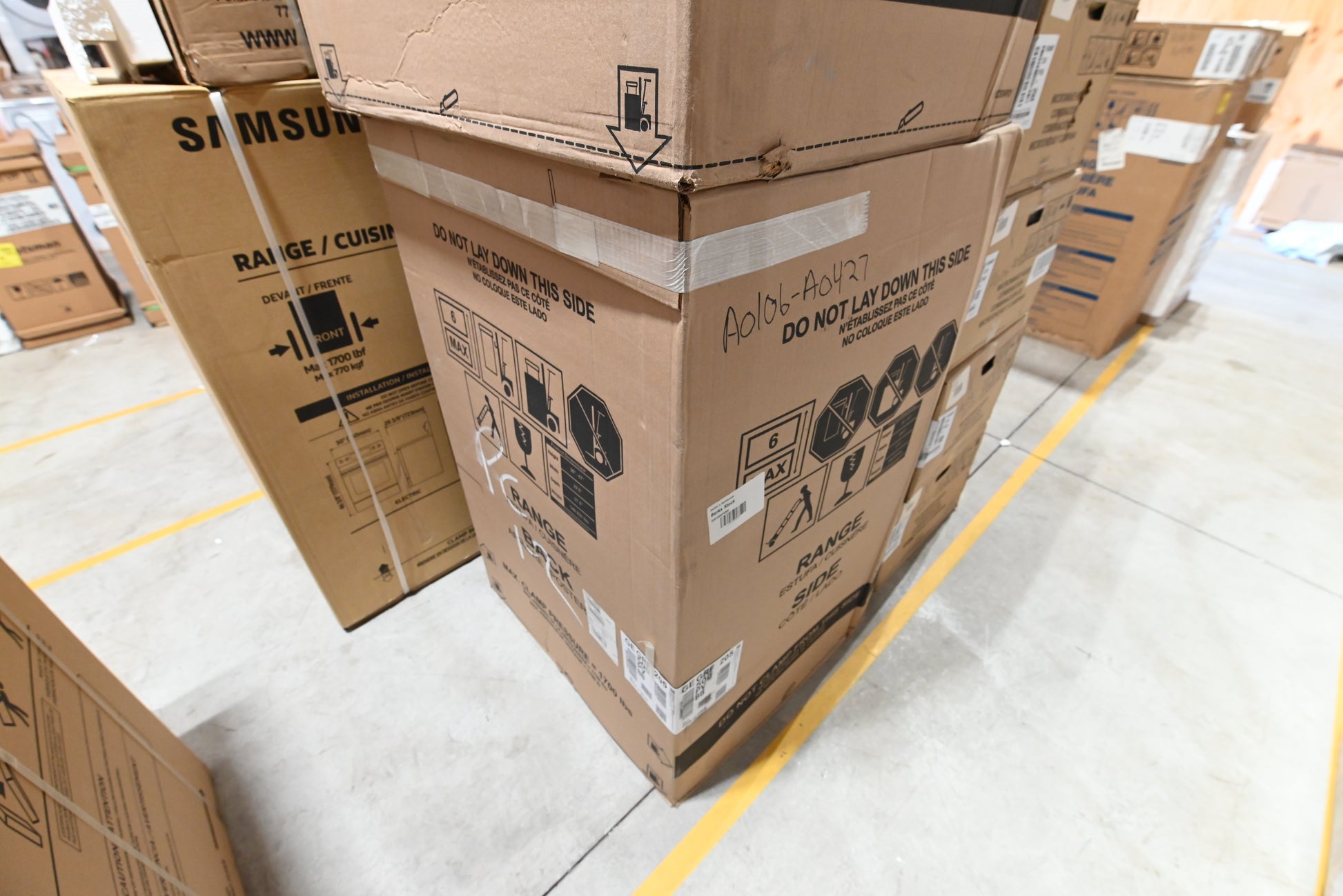 GE 500 Series GRF500PVBB 30" Black Freestanding Smoothtop Electric Range