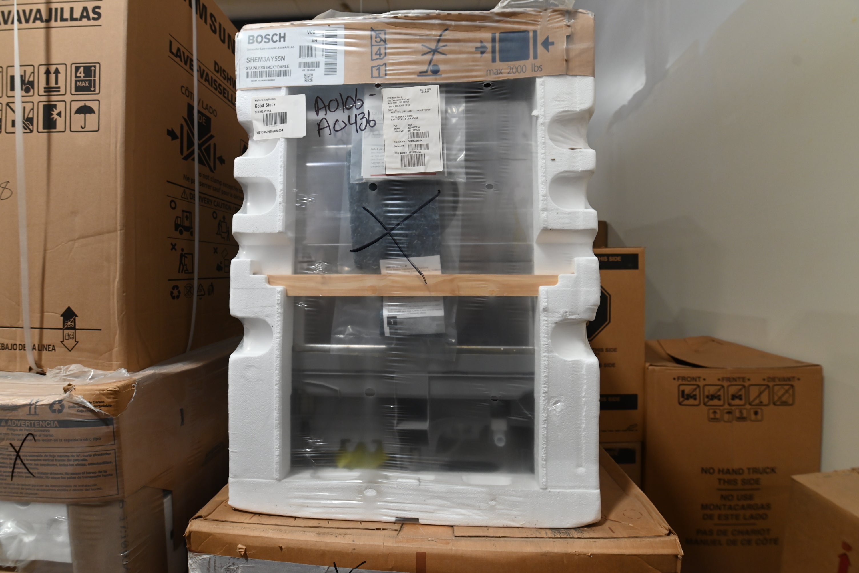 Bosch 100 Series SHEM3AY55N 24" Stainless Steel Dishwasher