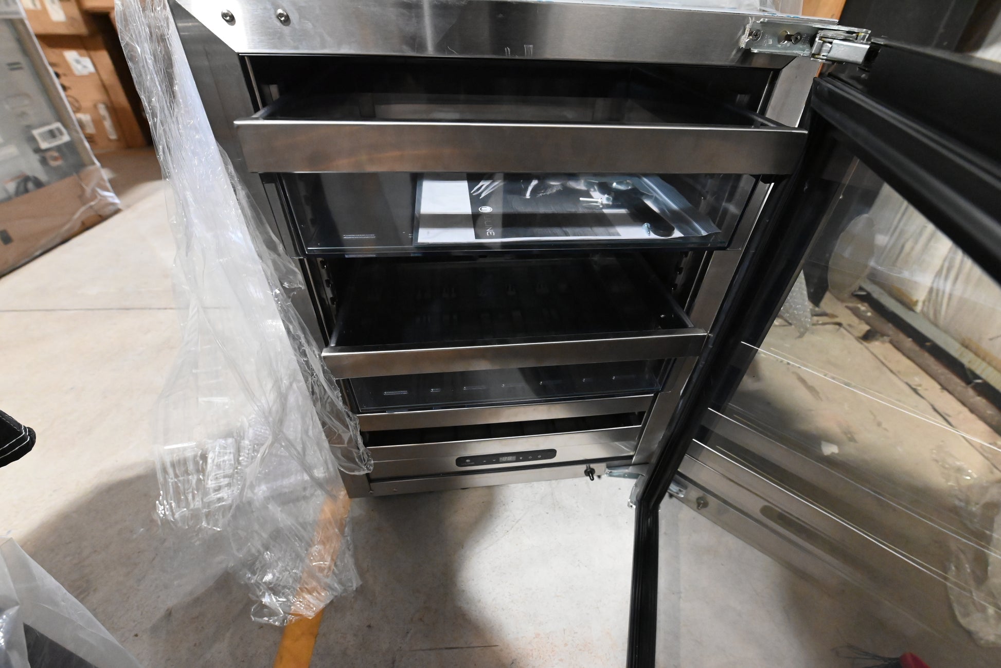 U-Line UHBV524-SG01A 24" Stainless Steel Beverage Center