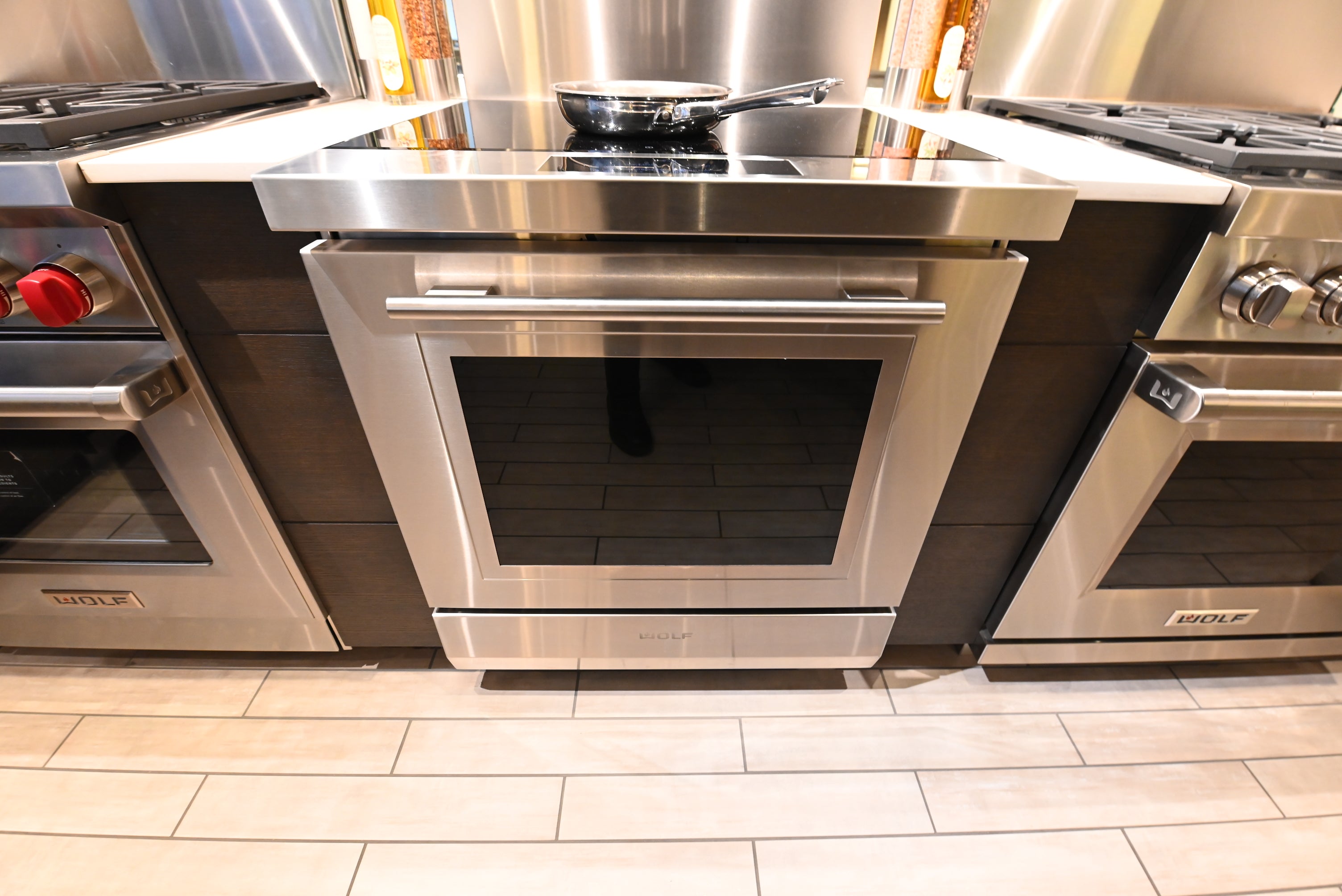 Wolf Induction Range - Thumbnail 2