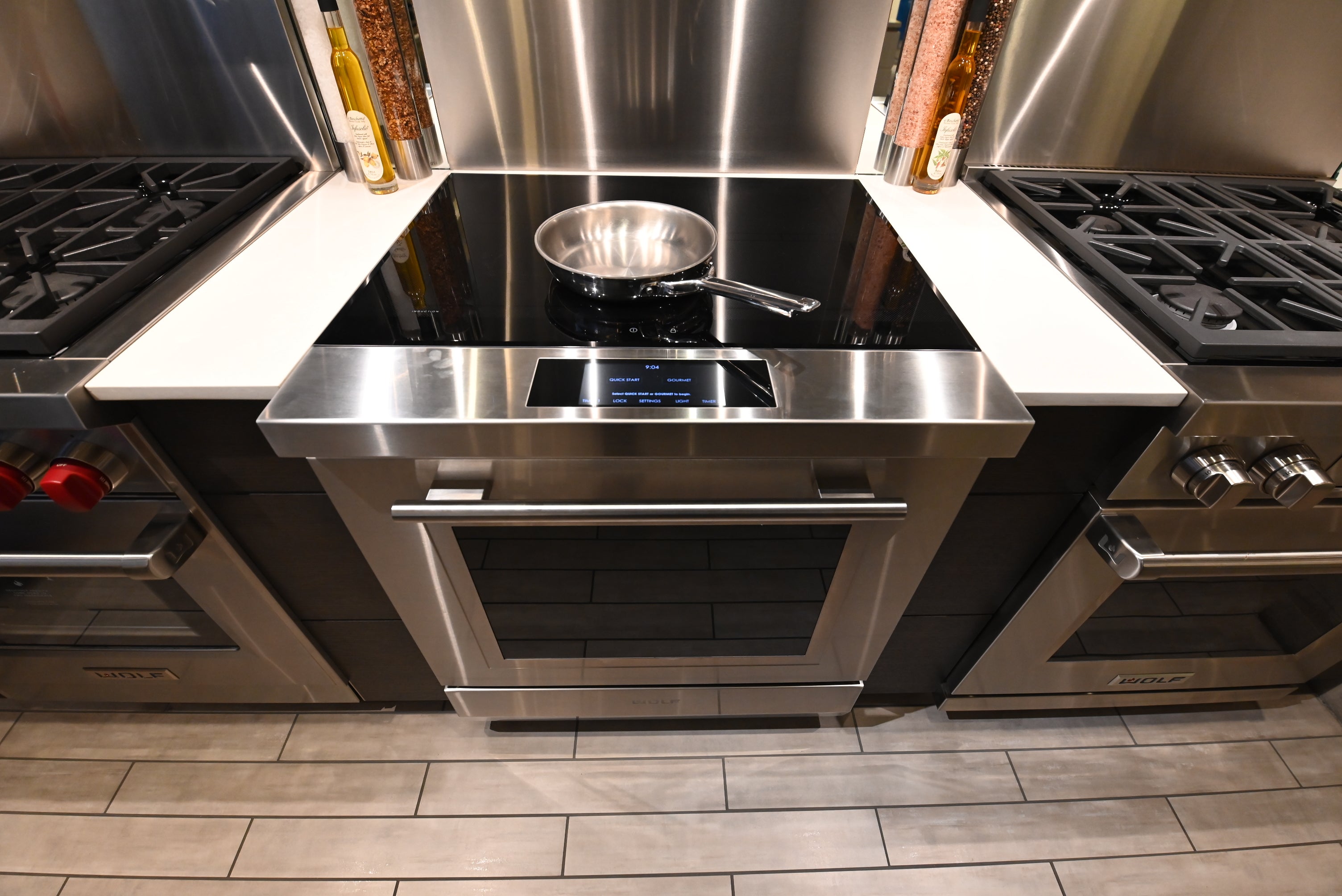 Wolf Induction Range - Thumbnail 4