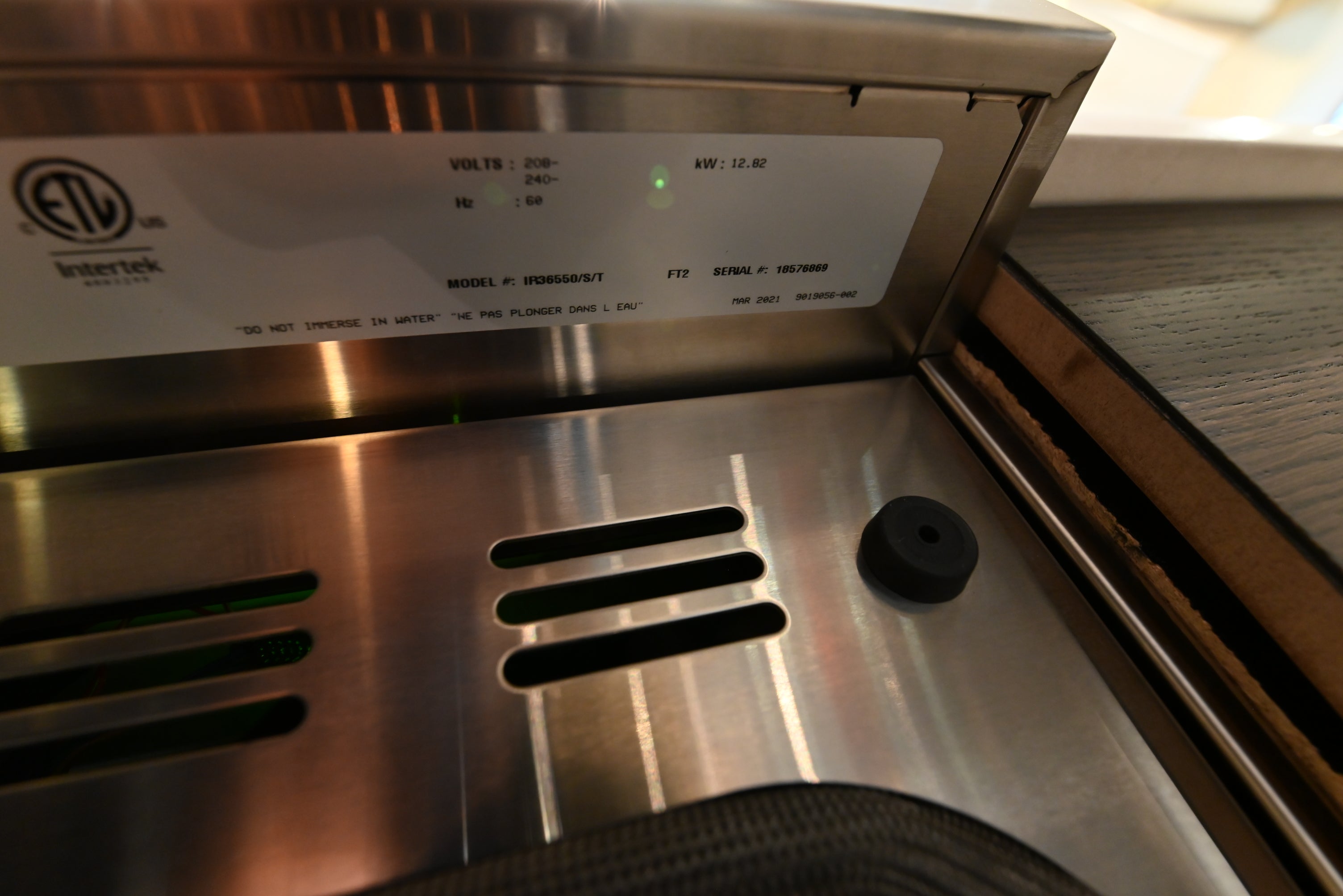 Wolf Certified IR36550/S/T 36" Stainless Steel Transitional Induction Range