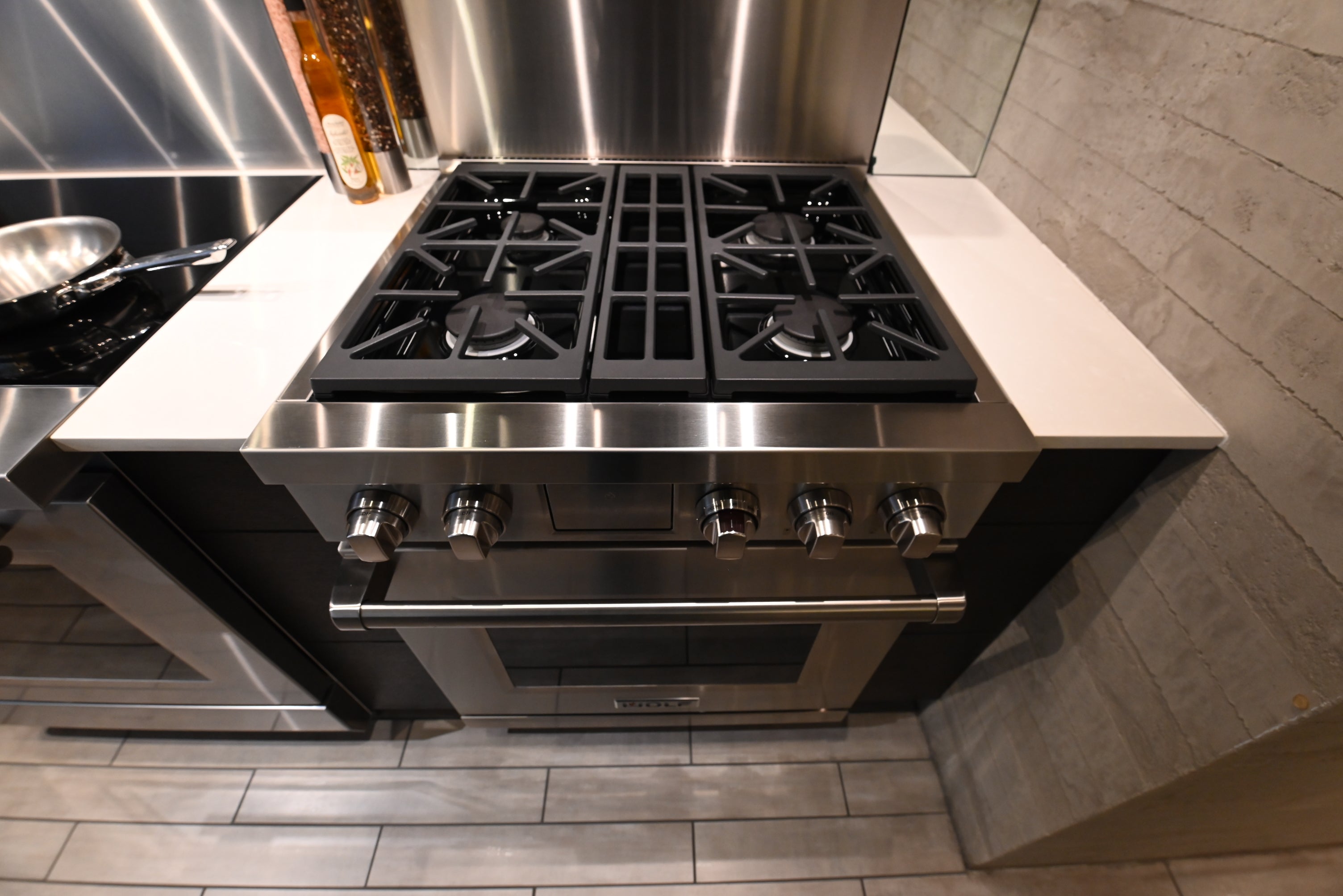 Wolf Certified DF30450/S/P 30" Stainless Steel Dual Fuel Range