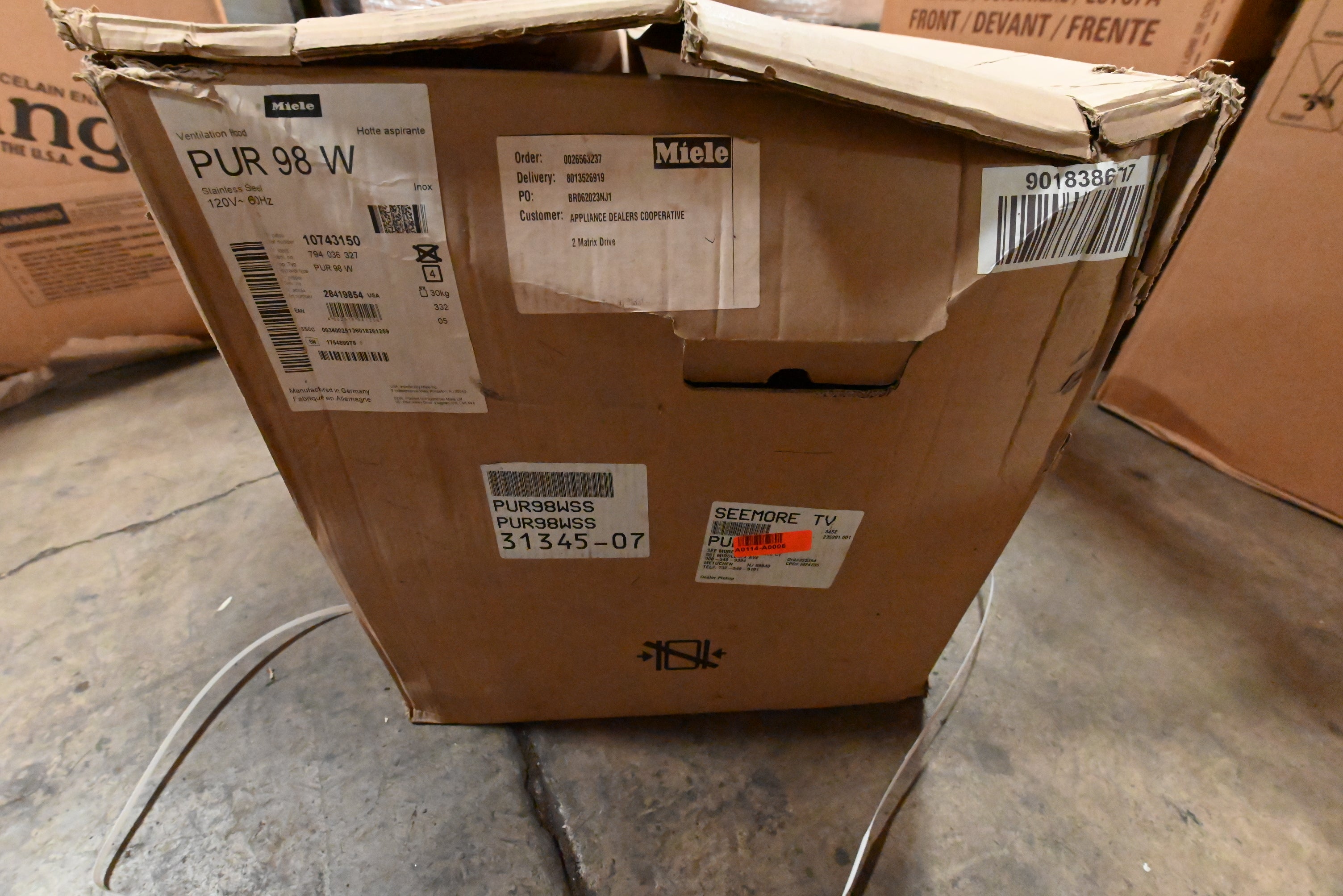 Miele PUR 98 W 36" Stainless Steel Chimney Wall Mount Hood