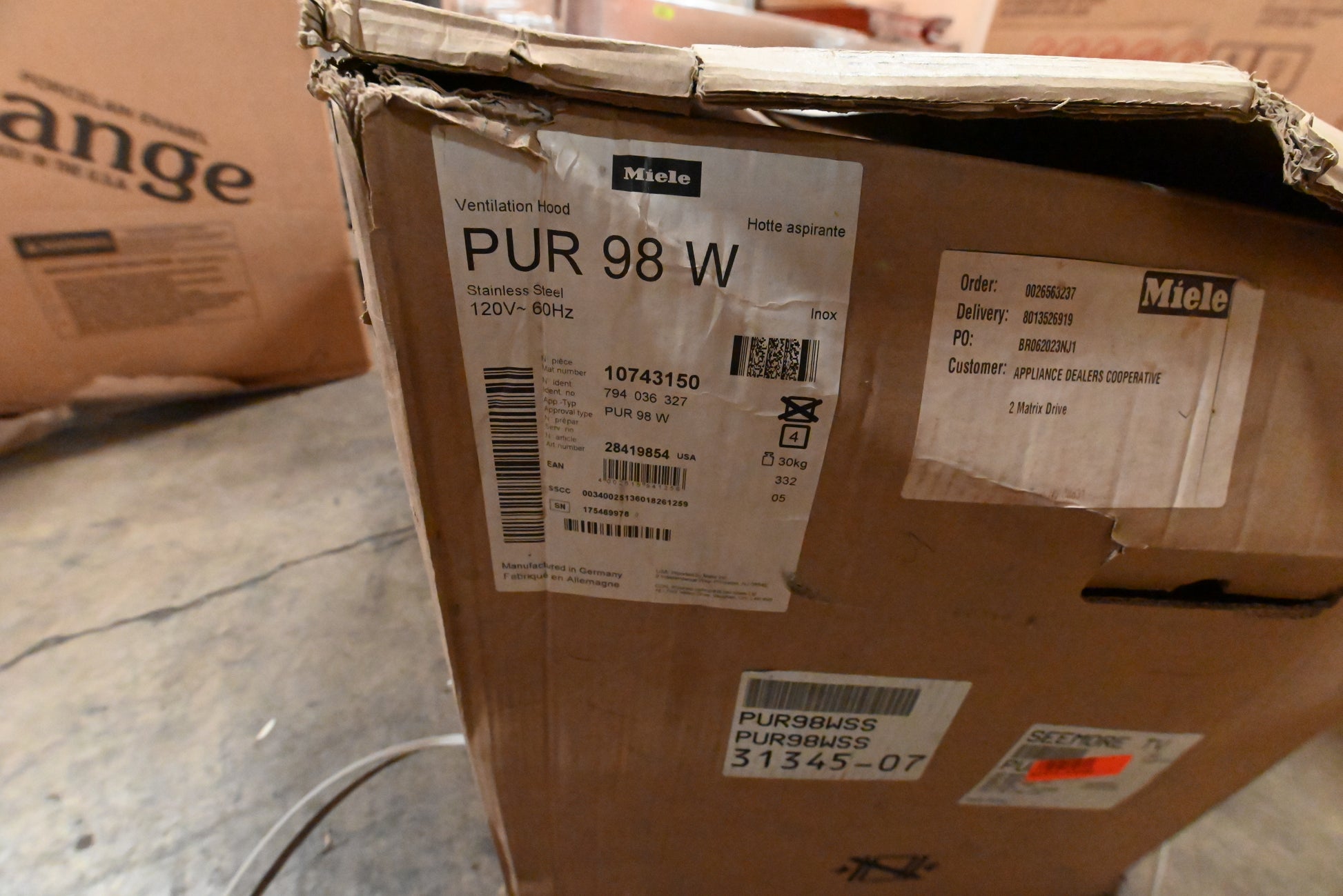 Miele PUR 98 W 36" Stainless Steel Chimney Wall Mount Hood