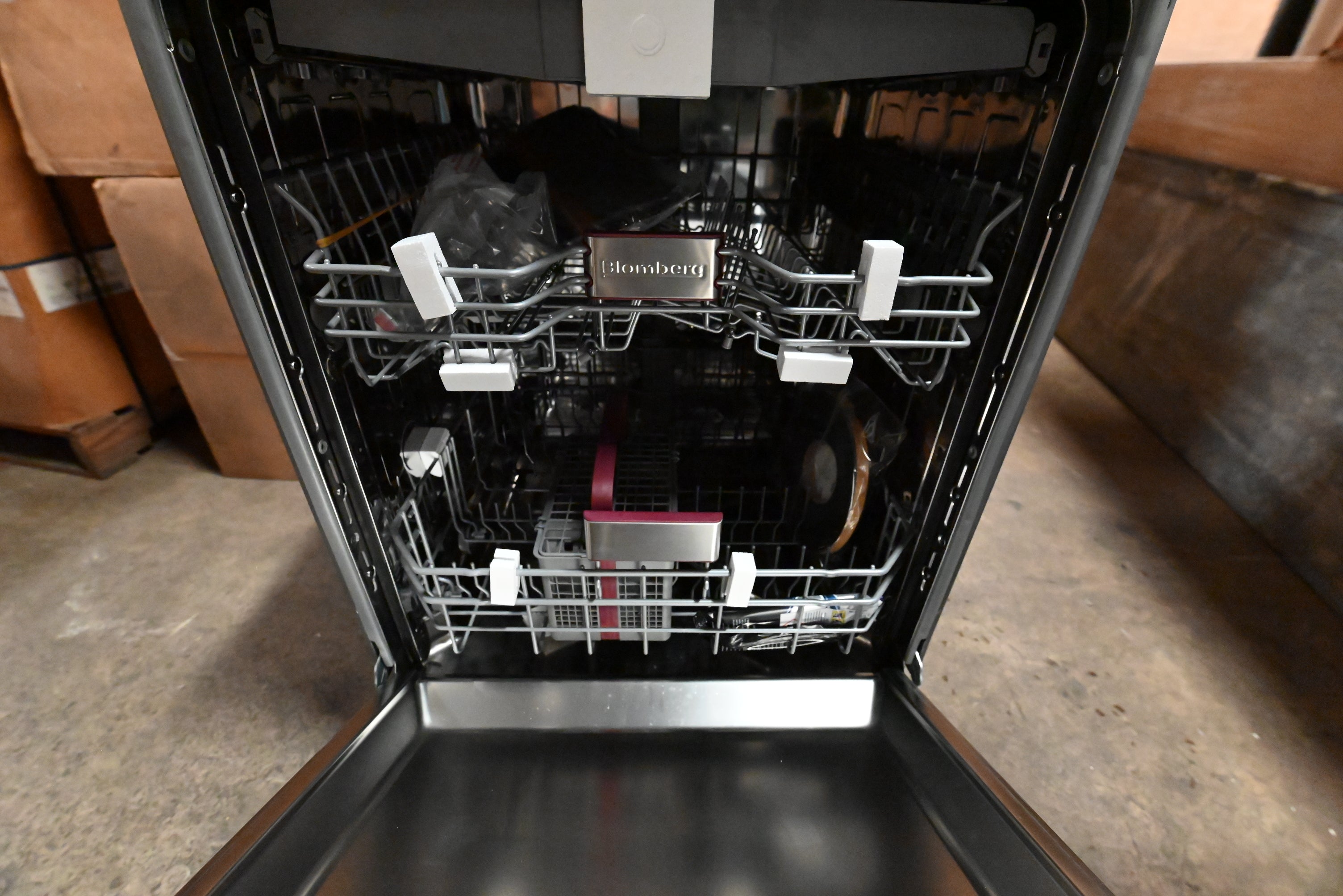 Professional 24 inch dishwasher with stainless steel tub by Blomberg