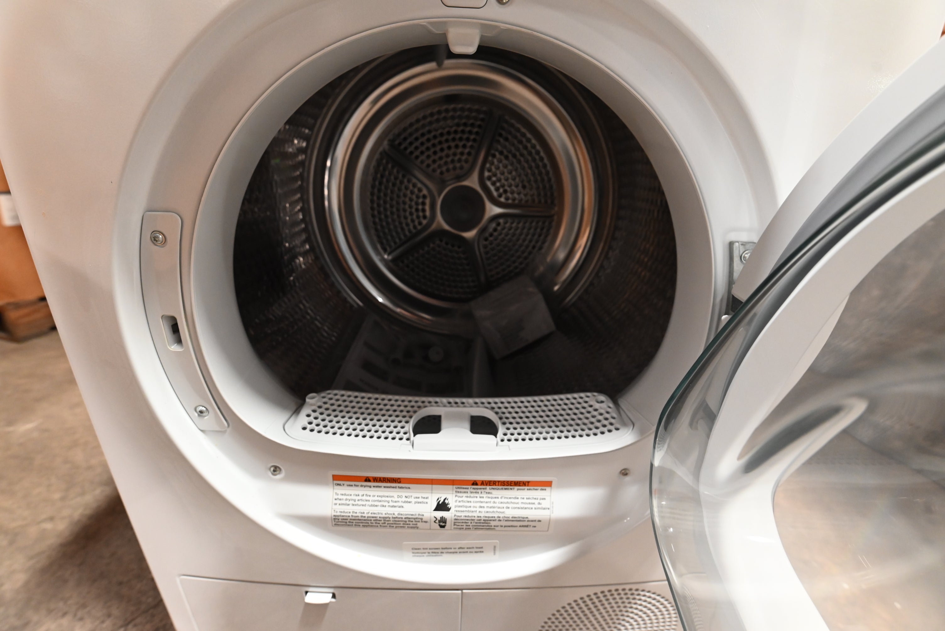 Bosch 300 Series WTG86403UC 24" White Ventless Electric Dryer