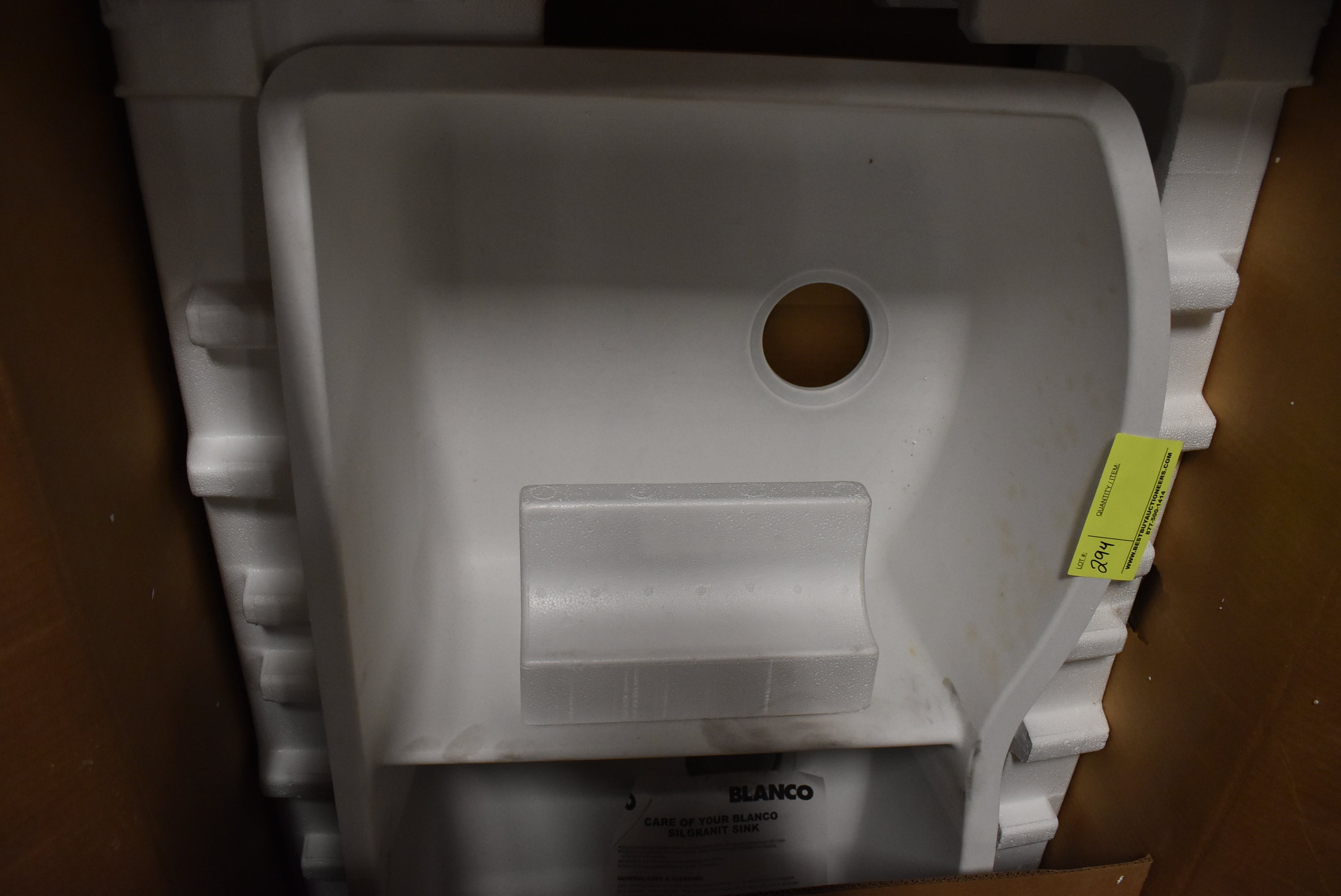 Stain-resistant white double bowl kitchen sink by Blanco Diamond serie