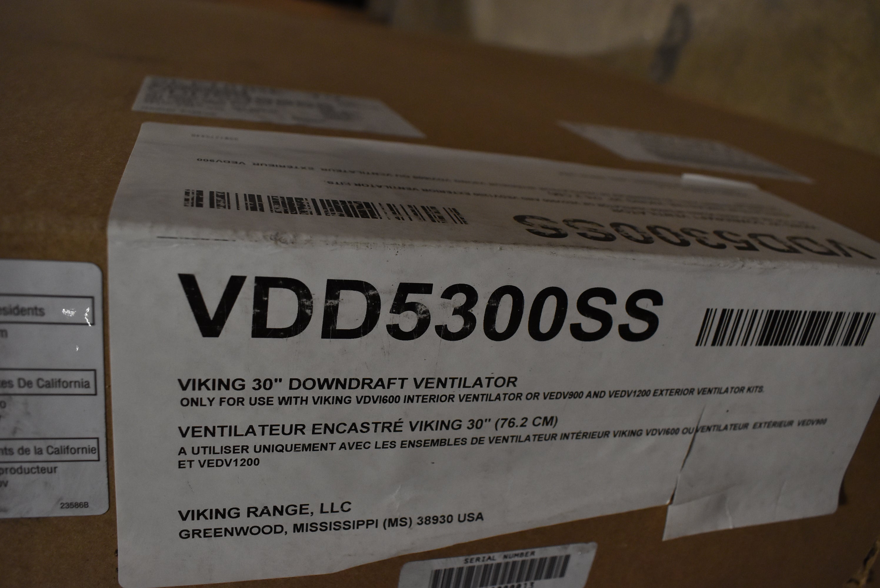 High-end telescopic kitchen downdraft ventilation system by Viking