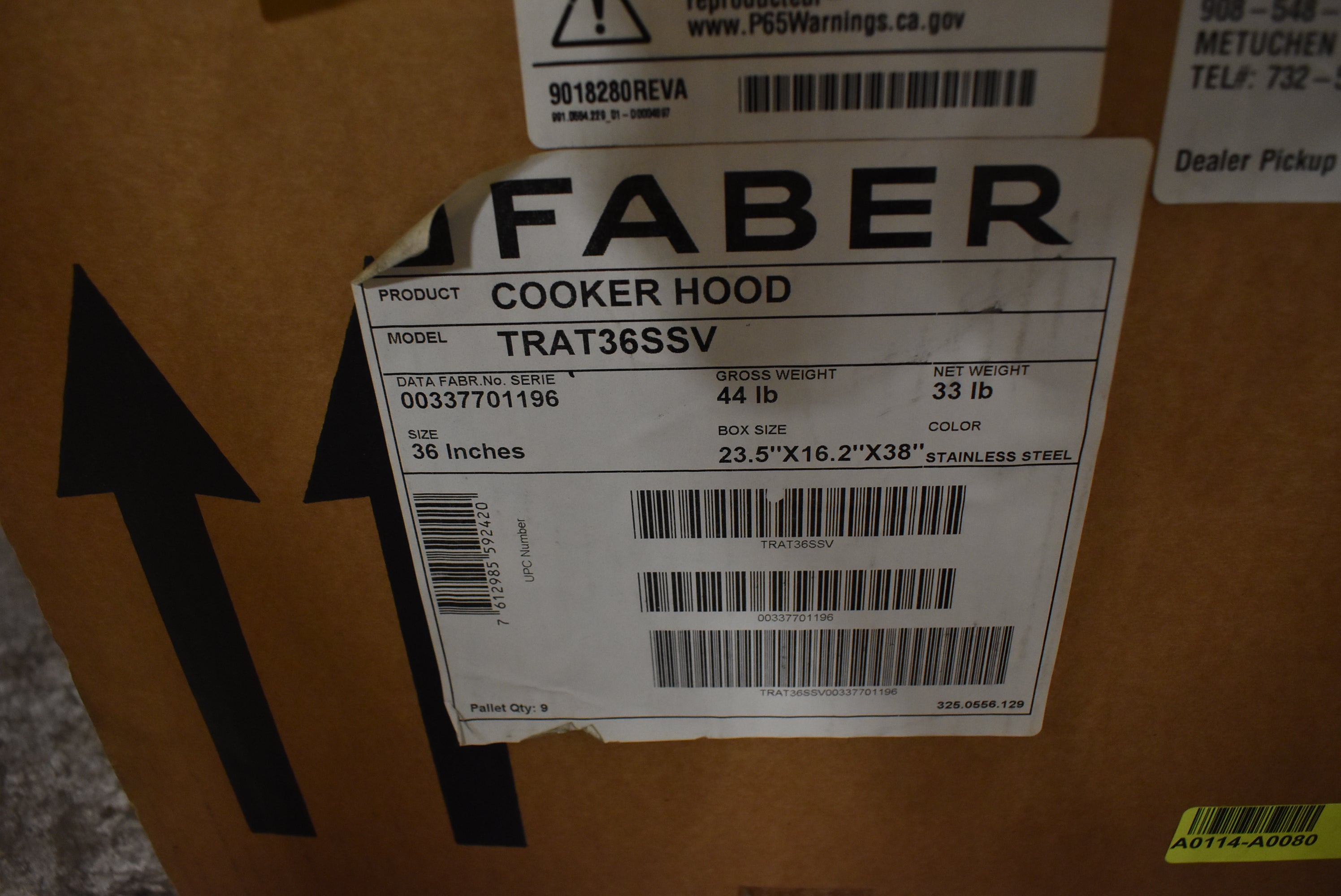 Professional-grade range hood with baffle filters by Faber