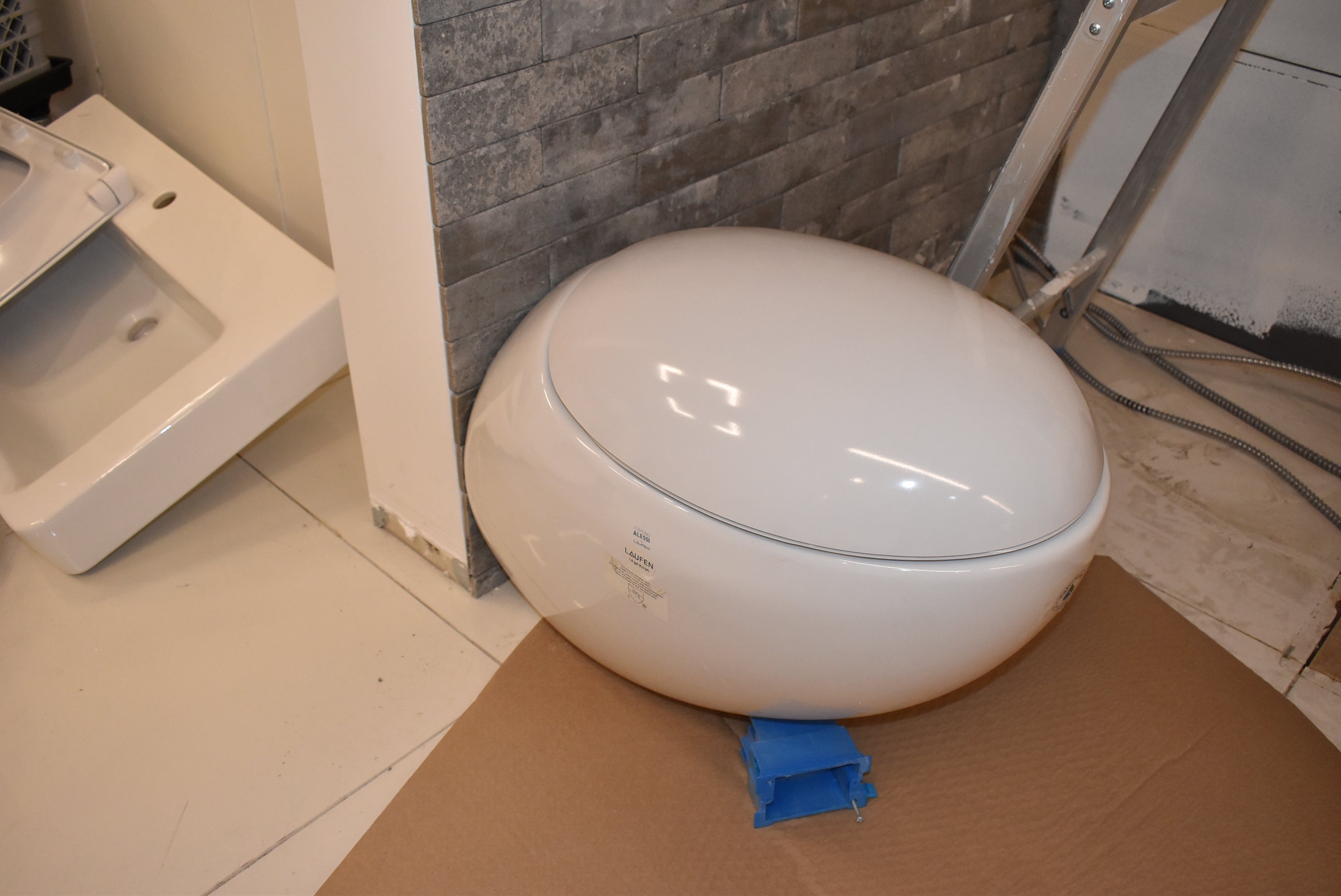 High-end European wall-mounted ceramic toilet by Laufen