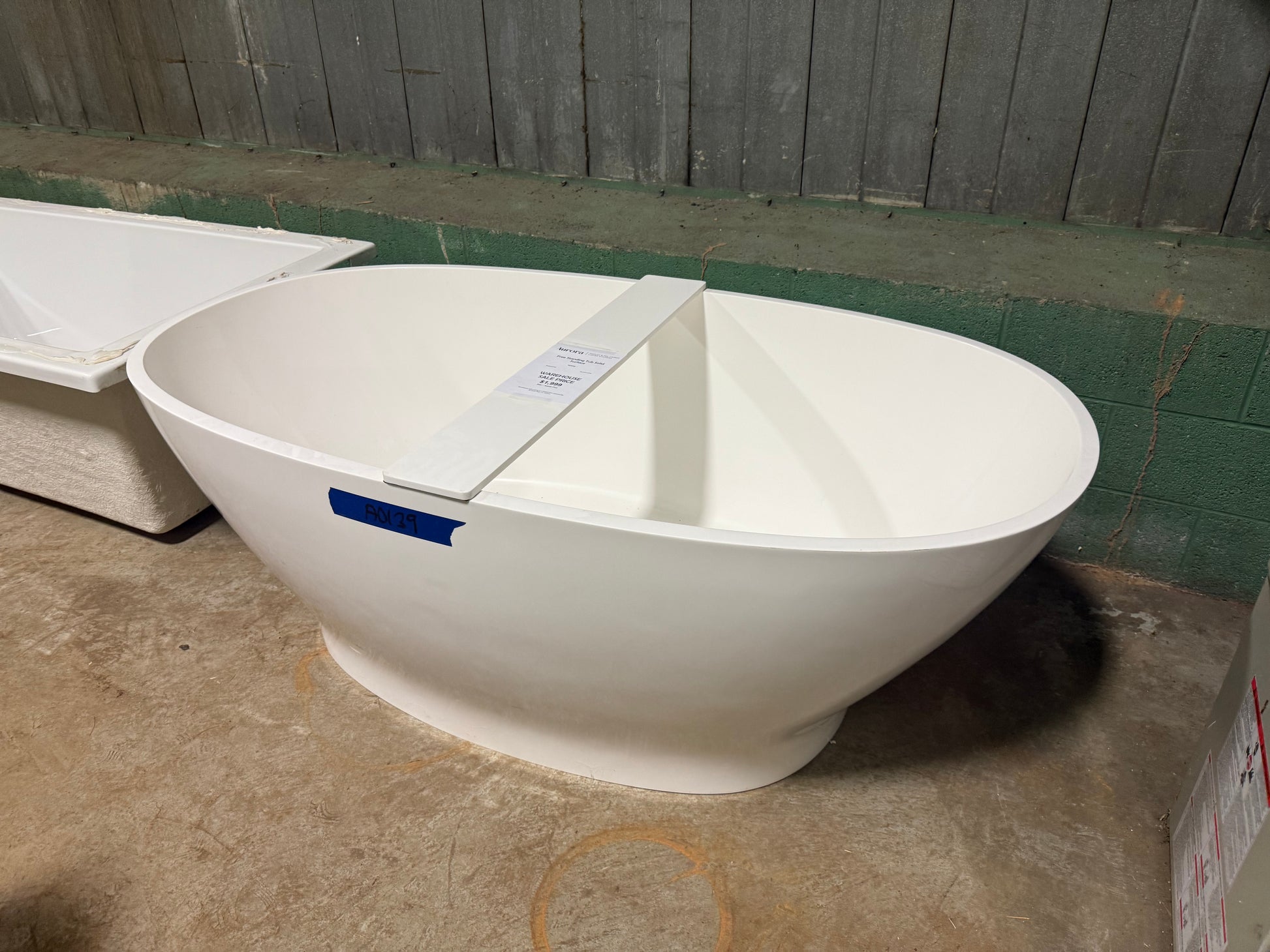 MTI Modern 66.5" White Oval Freestanding Bathtub with Caddy