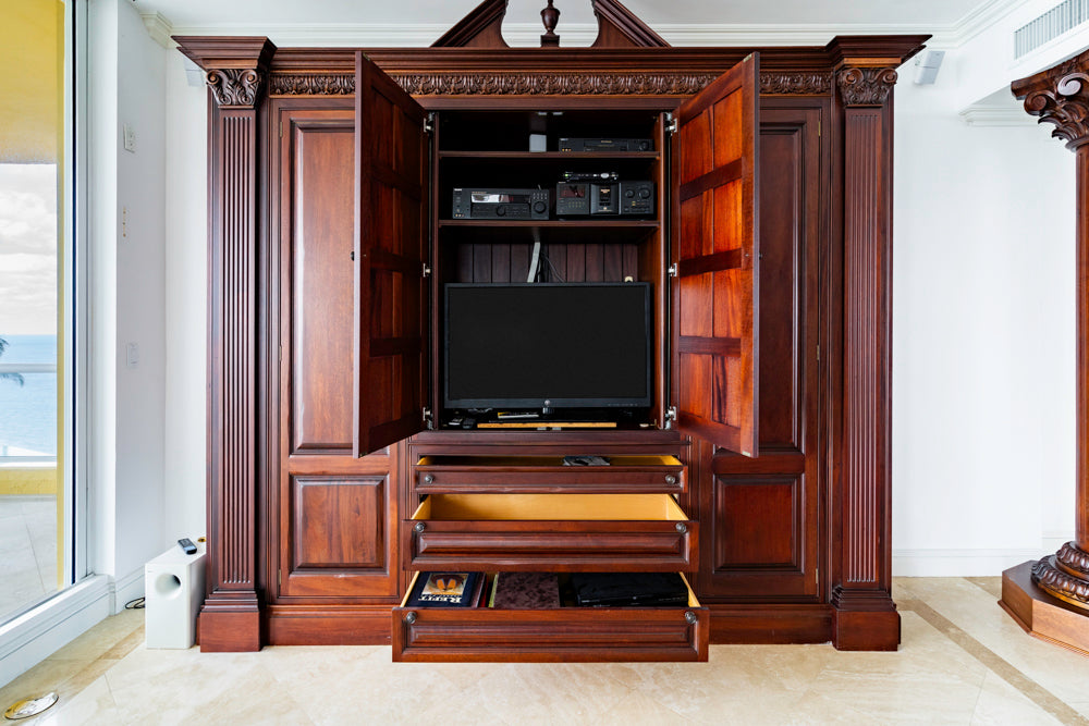 Clive Christian Regency Traditional Mahogany Kitchen with Granite Countertops