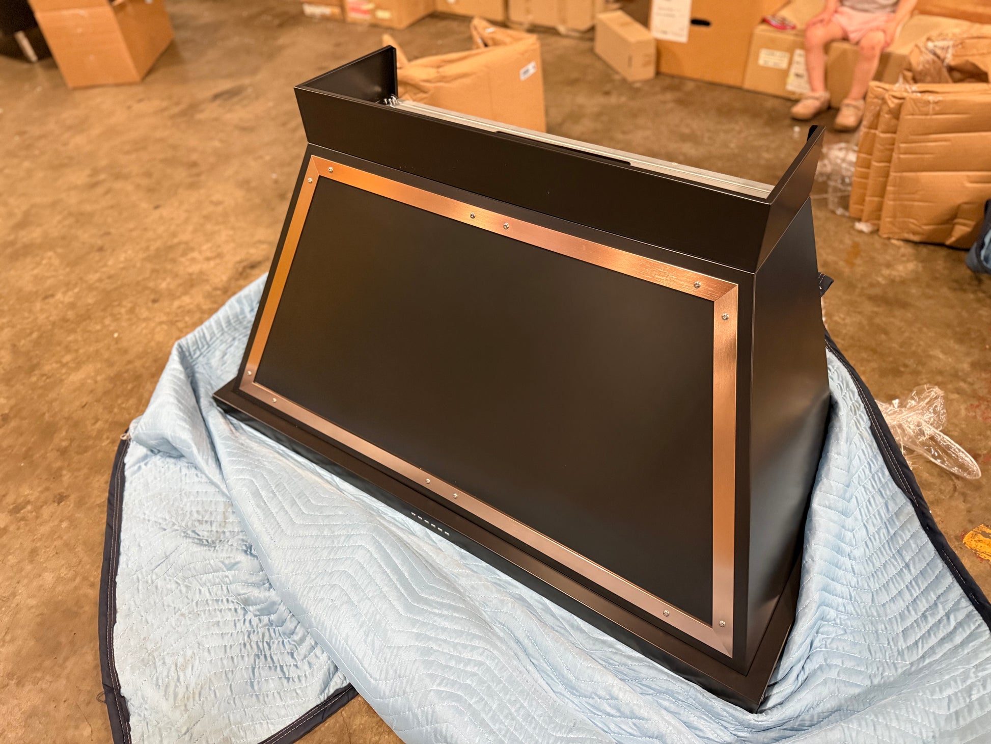Luxury 48 inch retro Italian chimney range hood with copper Noblesse frame by ILVE