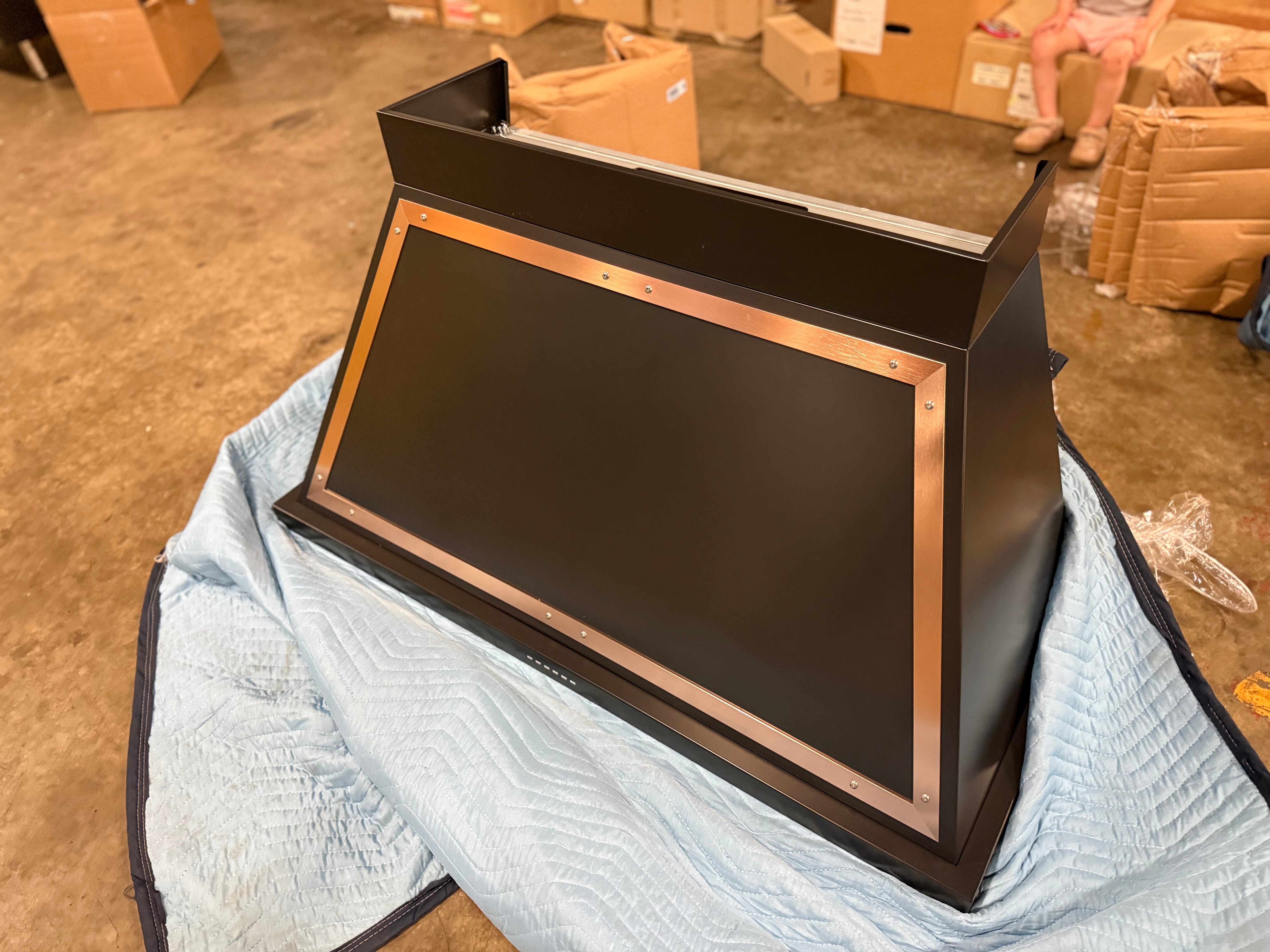 Luxury 48 inch retro Italian chimney range hood with copper Noblesse frame by ILVE