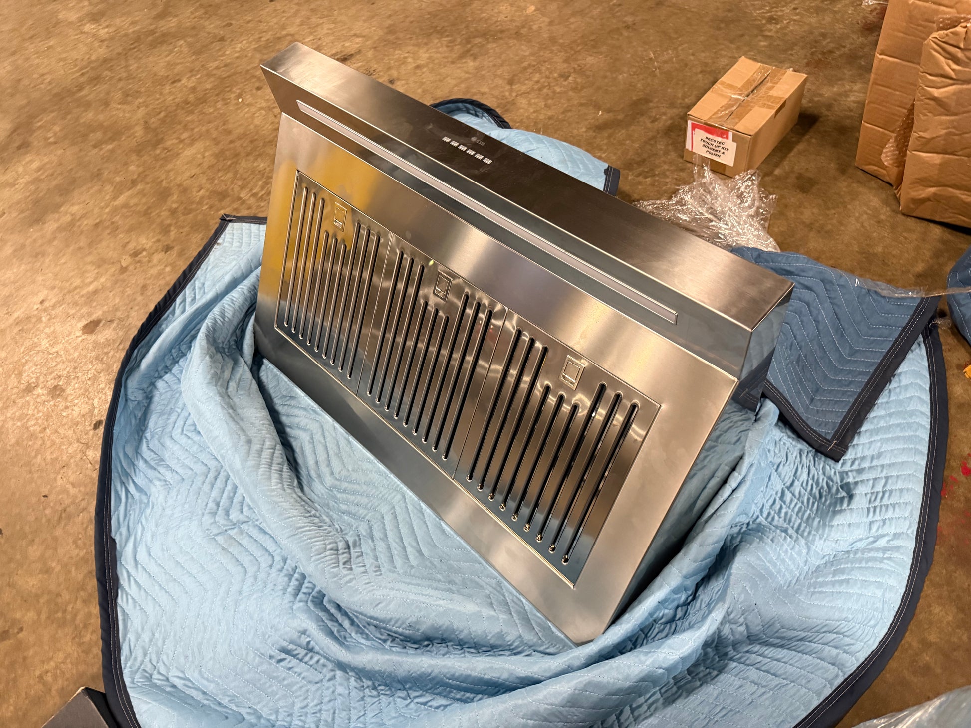 Luxury 36 inch industrial Italian chimney range hood with commercial baffle filters by ILVE