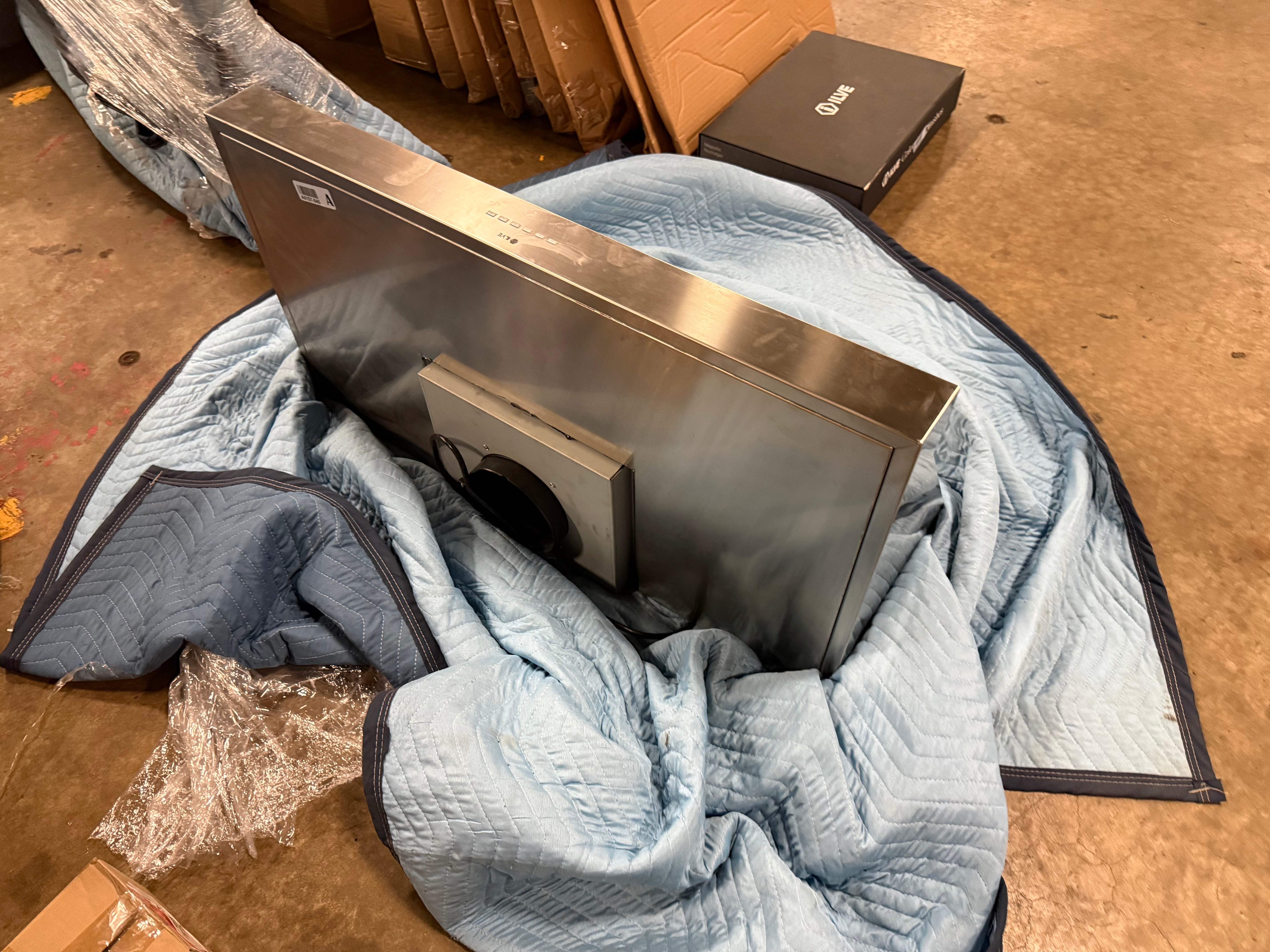 Ilve Professional UAGQ36 36" Stainless Steel Wall Mount Chimney Range Hood