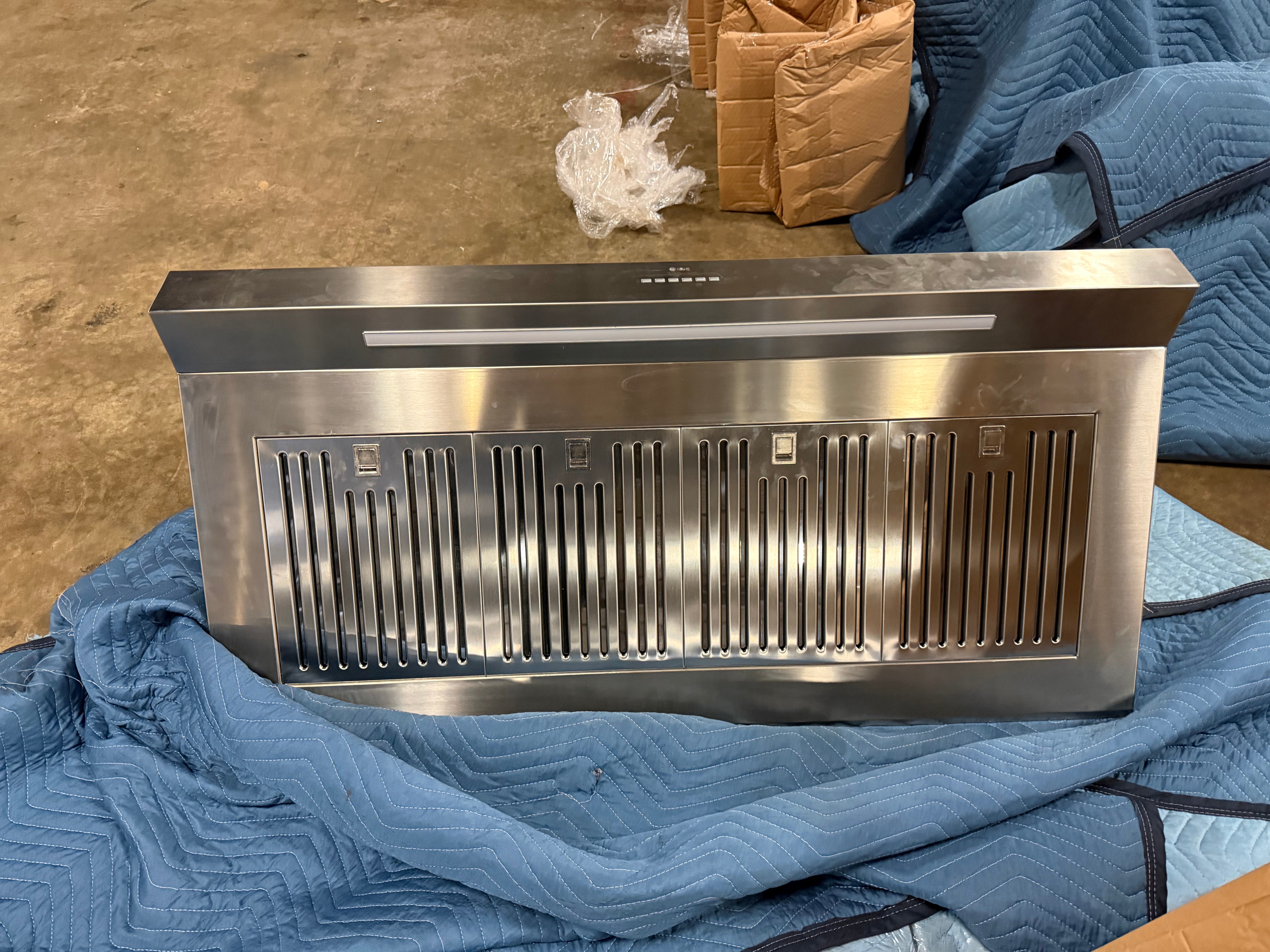 Luxury 48 inch industrial Italian chimney range hood with commercial baffle filters by ILVE