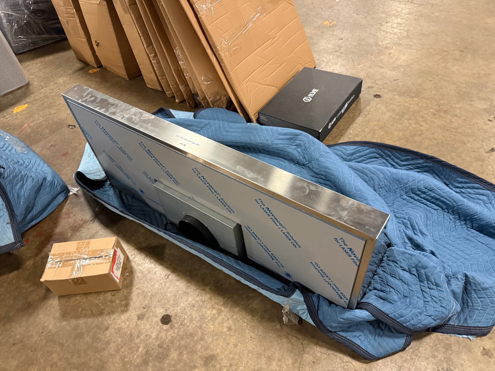 48 inch ILVE ventilation canopy displaying premium AISI 304 stainless steel chassis