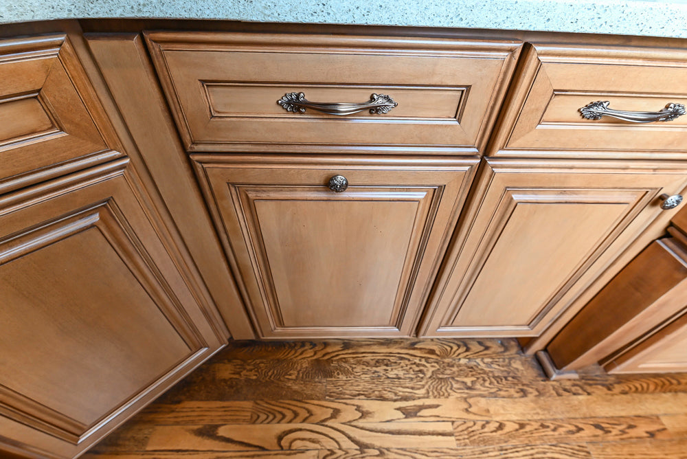 Decora Traditional Wooden Kitchen with Silestone Countertops