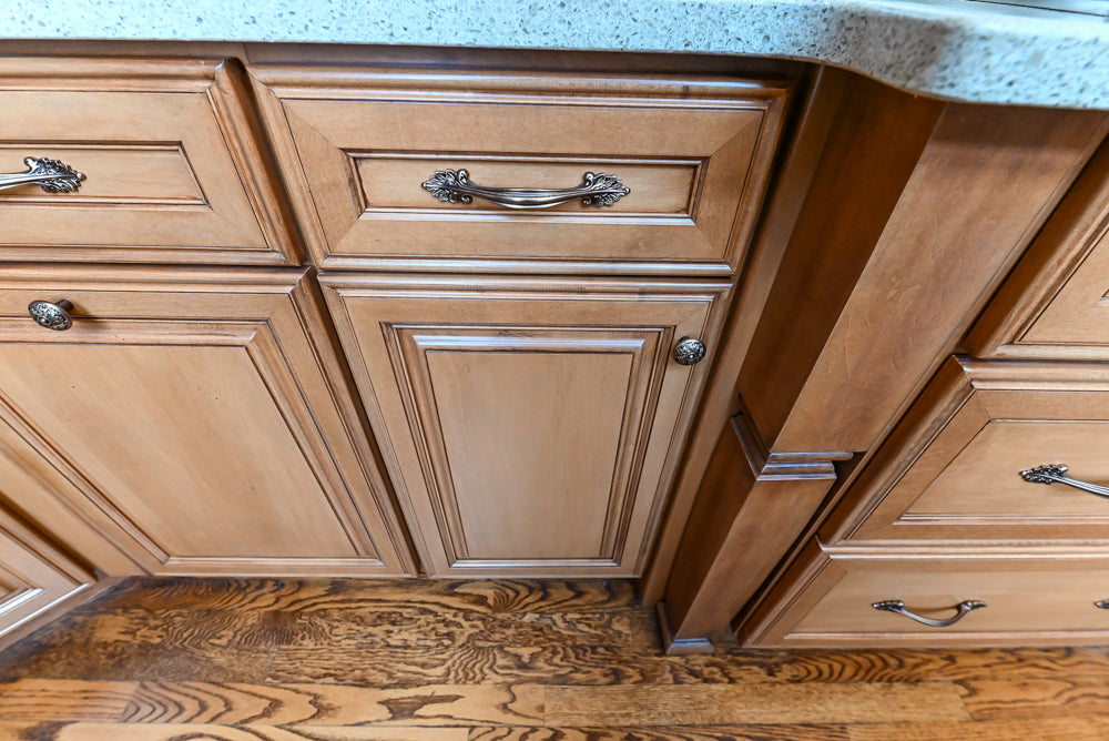 Decora Traditional Wooden Kitchen with Silestone Countertops