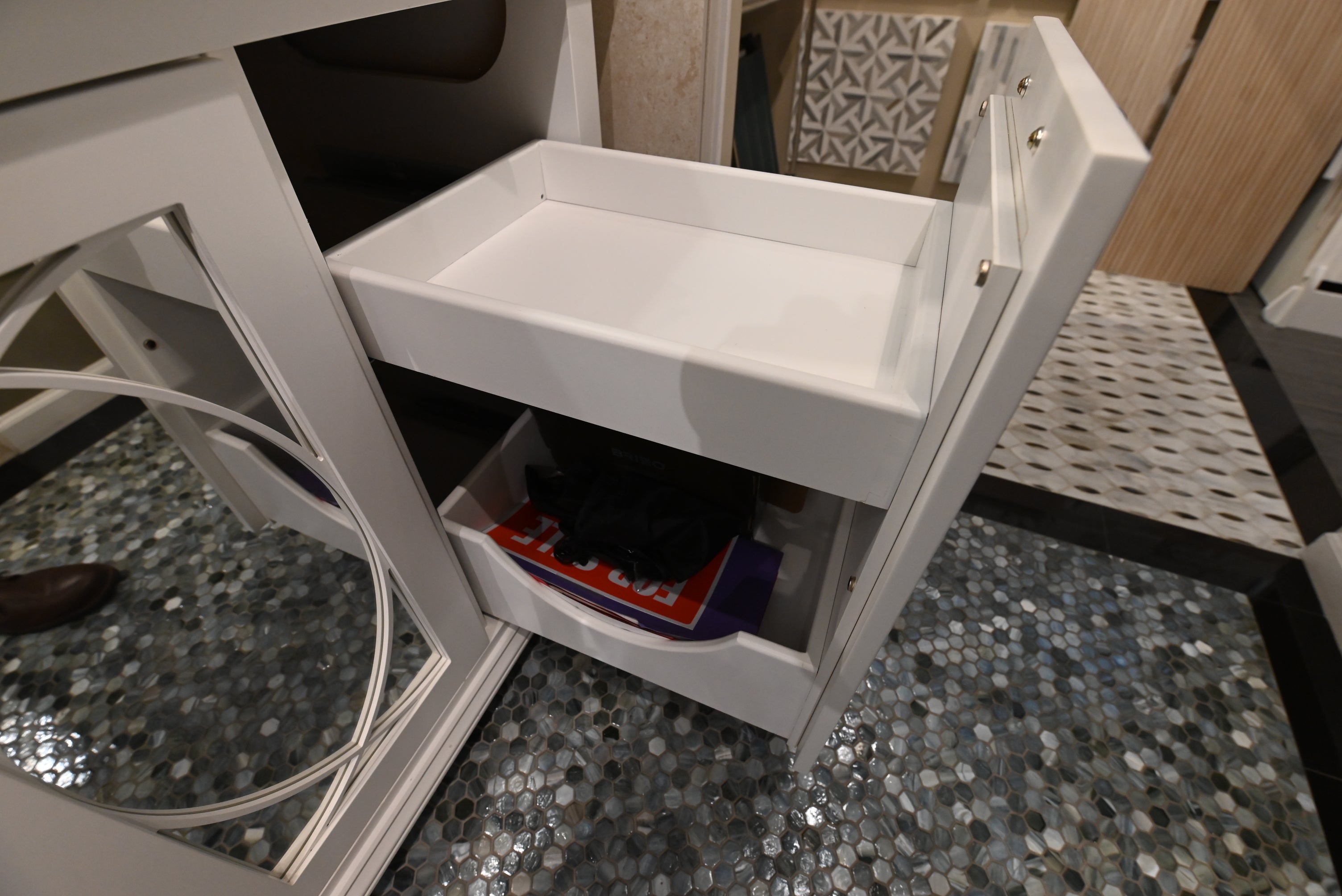 The Furniture Guild Traditional 62" White and Mirrored Glass Single Vanity with Top, Sink and Faucet